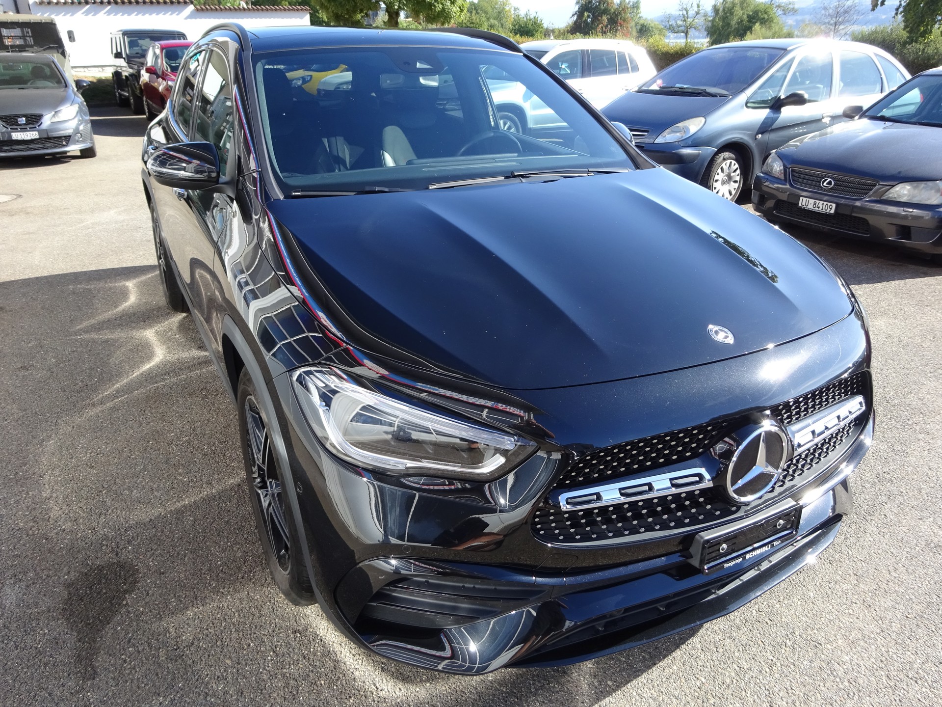 MERCEDES-BENZ GLA 200 AMG Line 7G-DCT-showroom-element-3