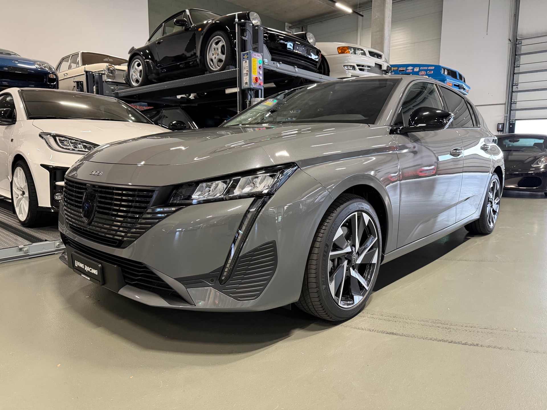 PEUGEOT 308 1.2 Hybrid 136 Allure-showroom-element-1