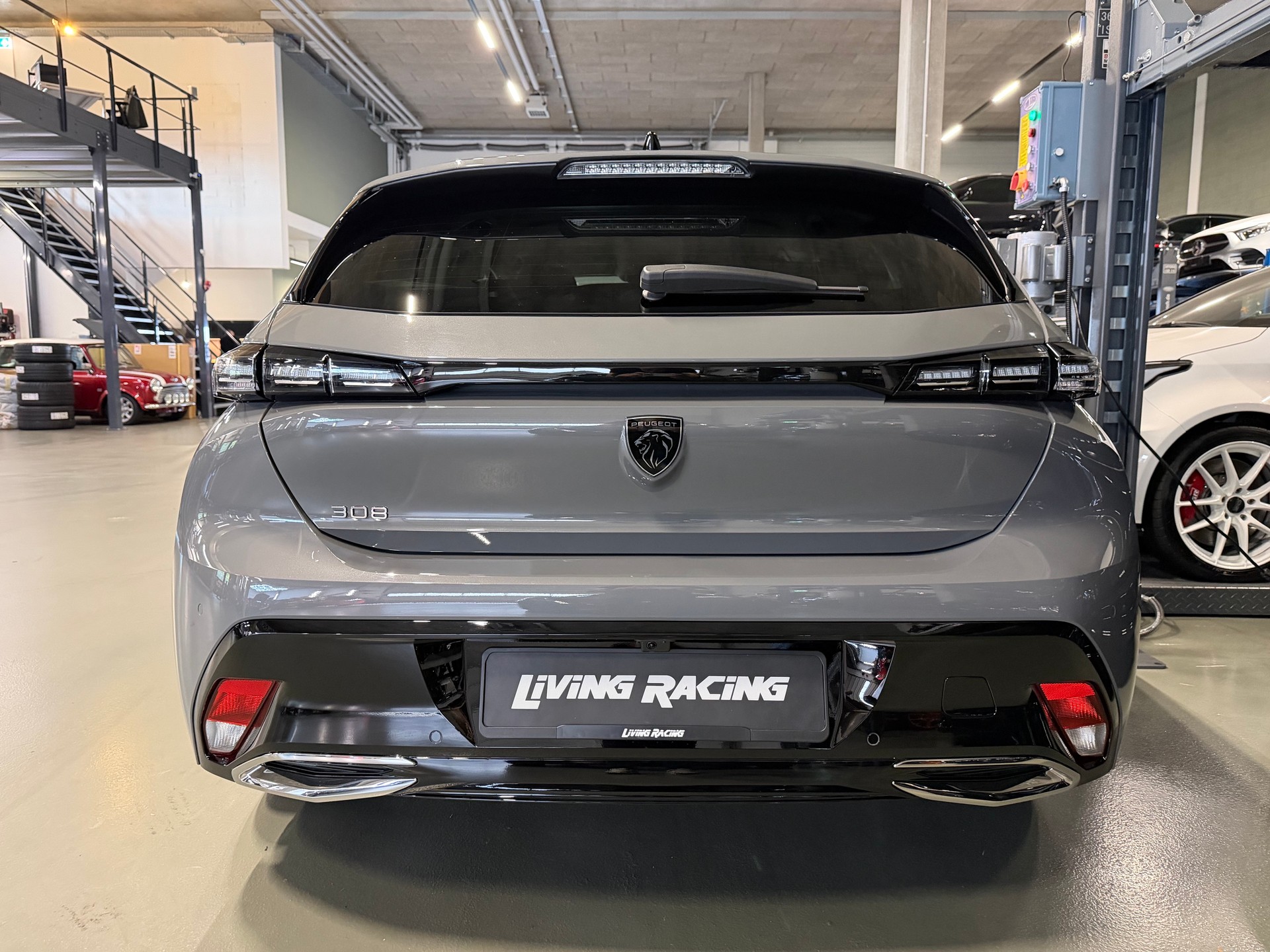 PEUGEOT 308 1.2 Hybrid 136 Allure-showroom-element-3