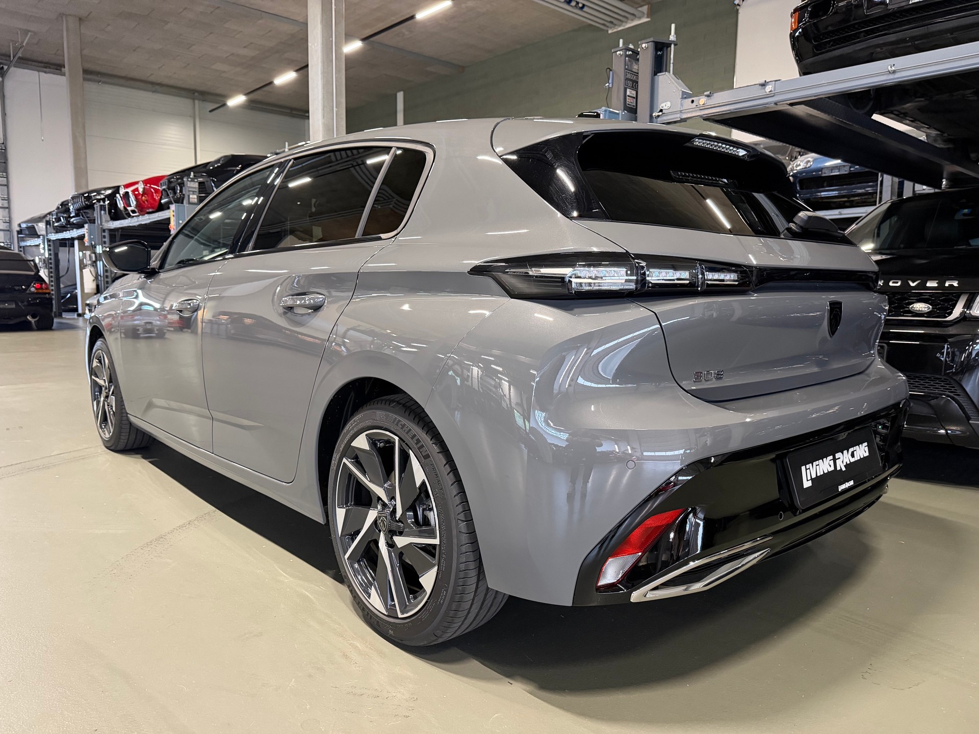 PEUGEOT 308 1.2 Hybrid 136 Allure-showroom-element-2