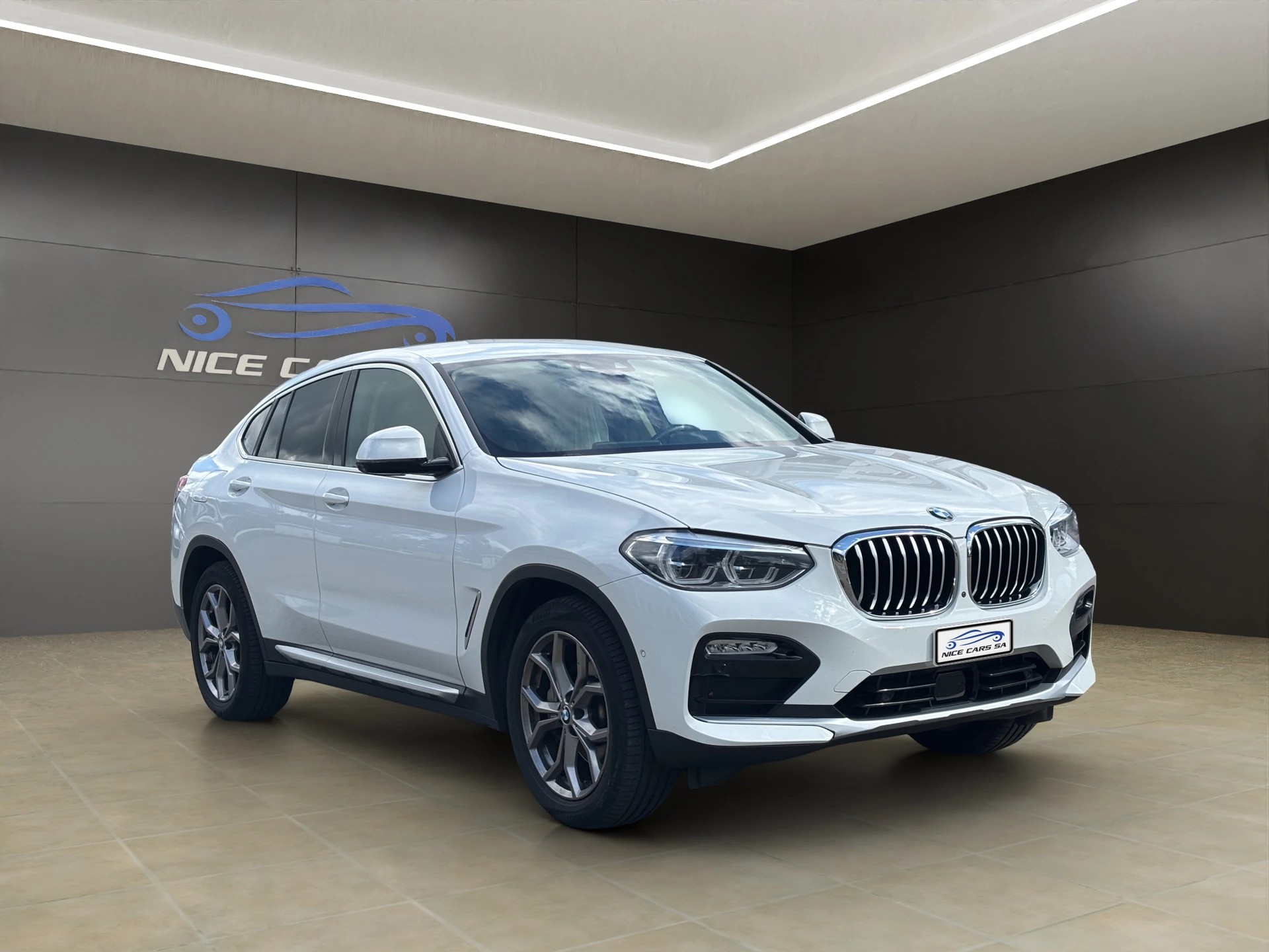 BMW X4 xDrive 30i xLine Steptronic-showroom-element-2