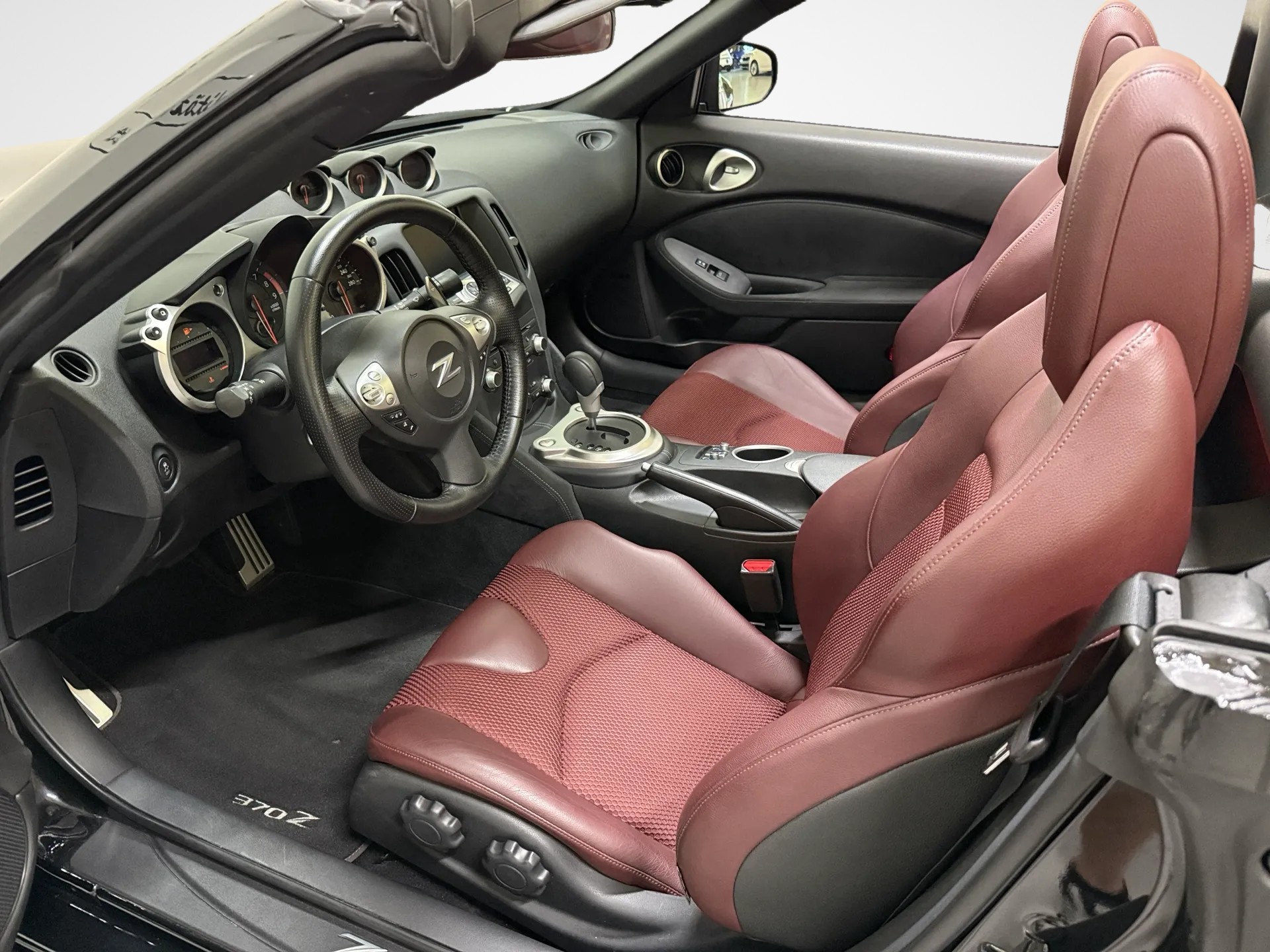 NISSAN 370 Z Roadster Pack Automatic-image-12