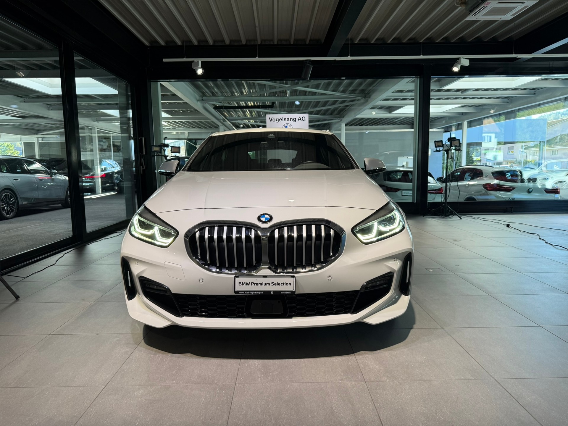 BMW 120i M Sport Steptronic-showroom-element-1