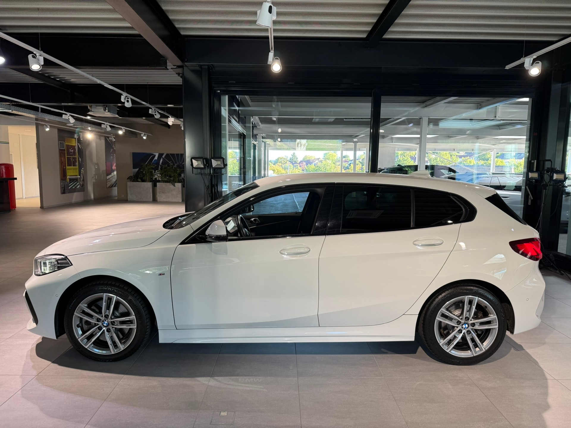 BMW 120i M Sport Steptronic-showroom-element-2