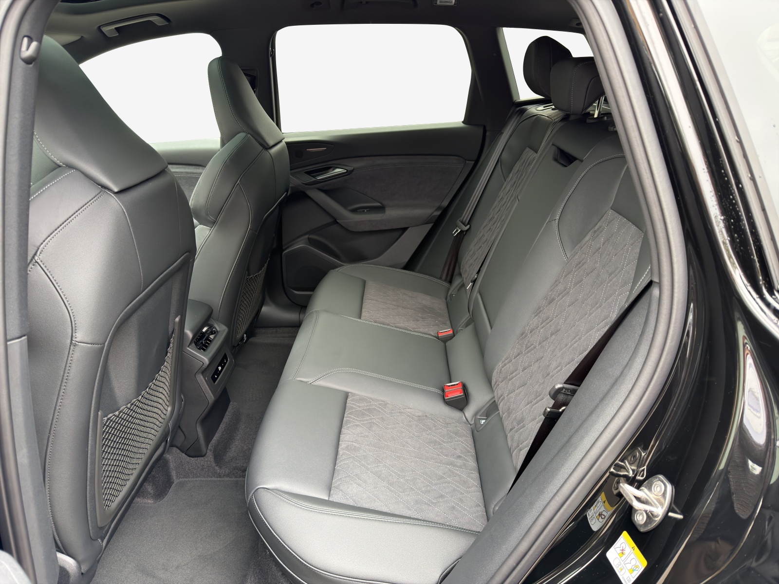 AUDI Q6 e-tron quattro-image-11