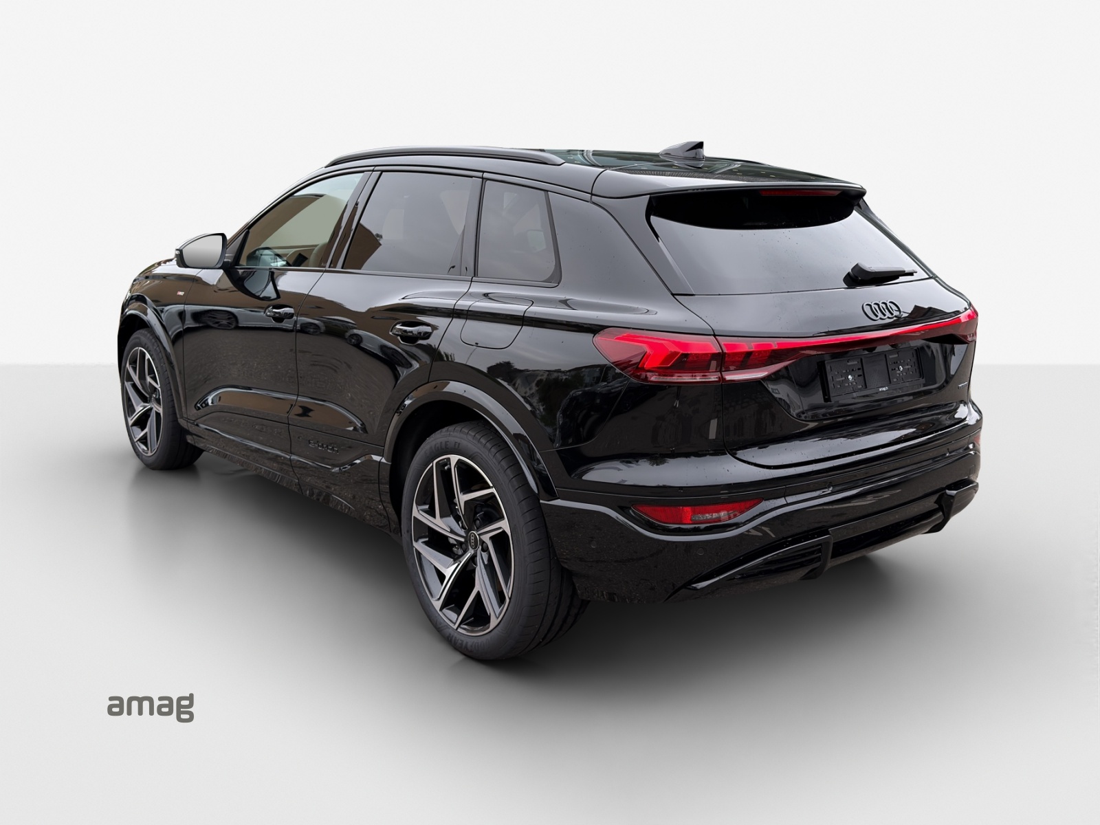 AUDI Q6 e-tron quattro-showroom-element-2