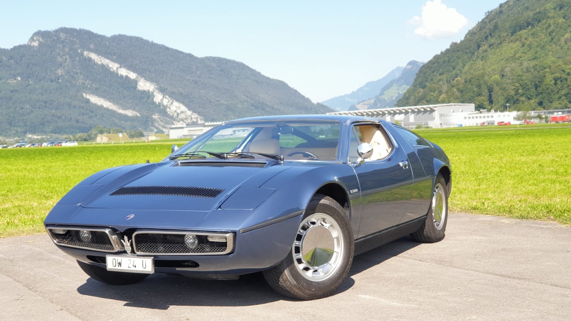 MASERATI Bora-showroom-element-1