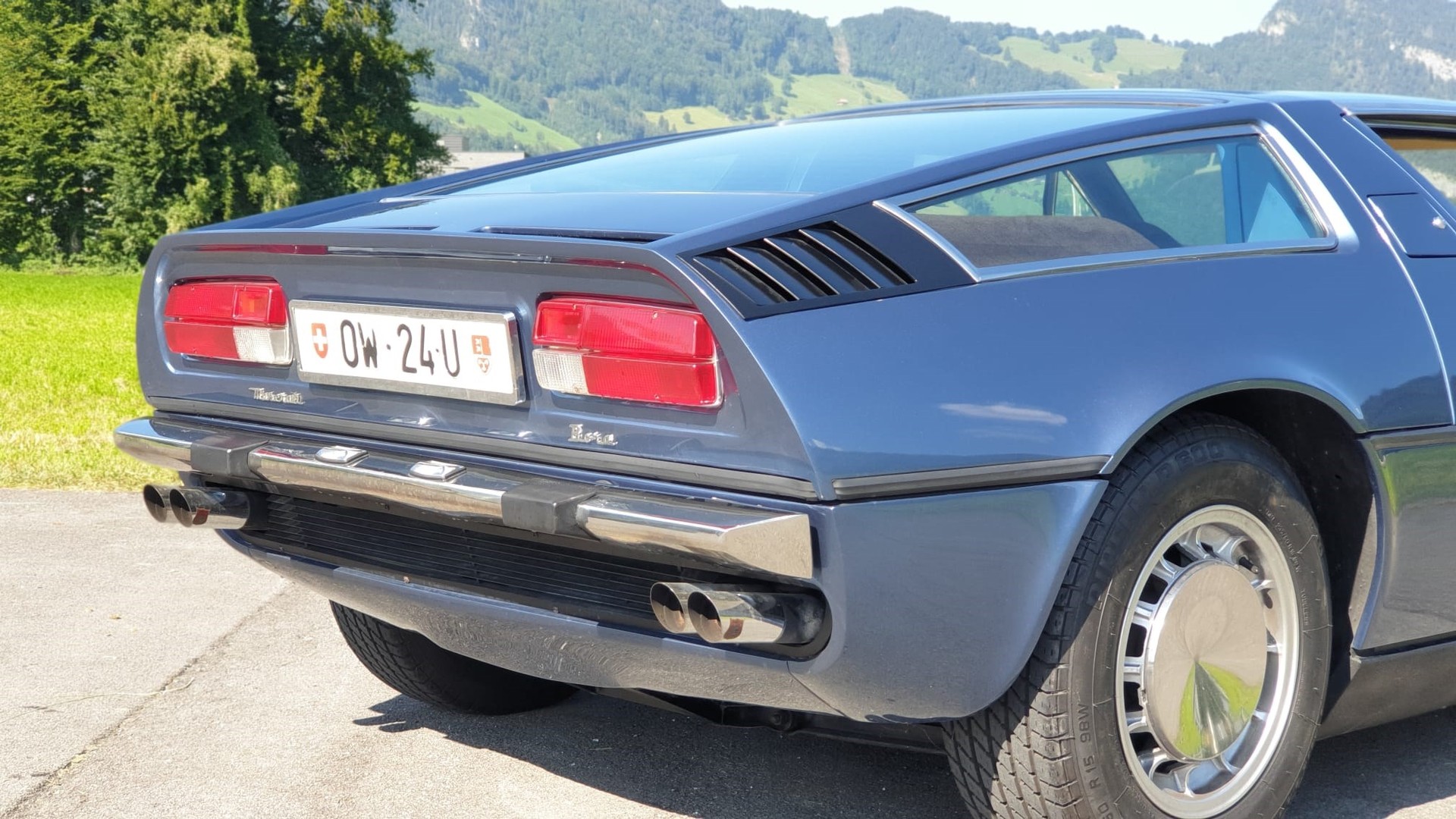 MASERATI Bora-showroom-element-3