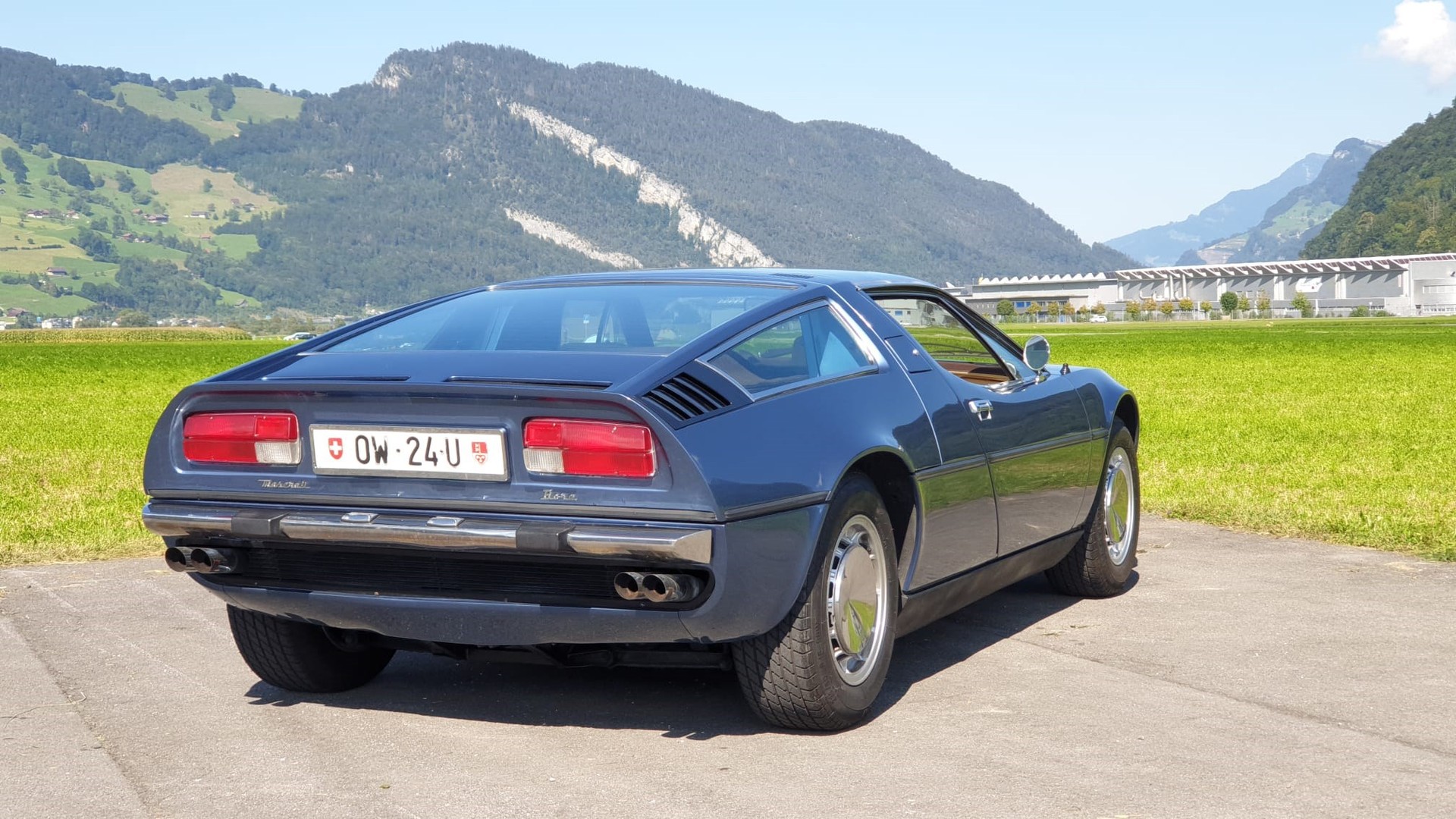MASERATI Bora-showroom-element-2