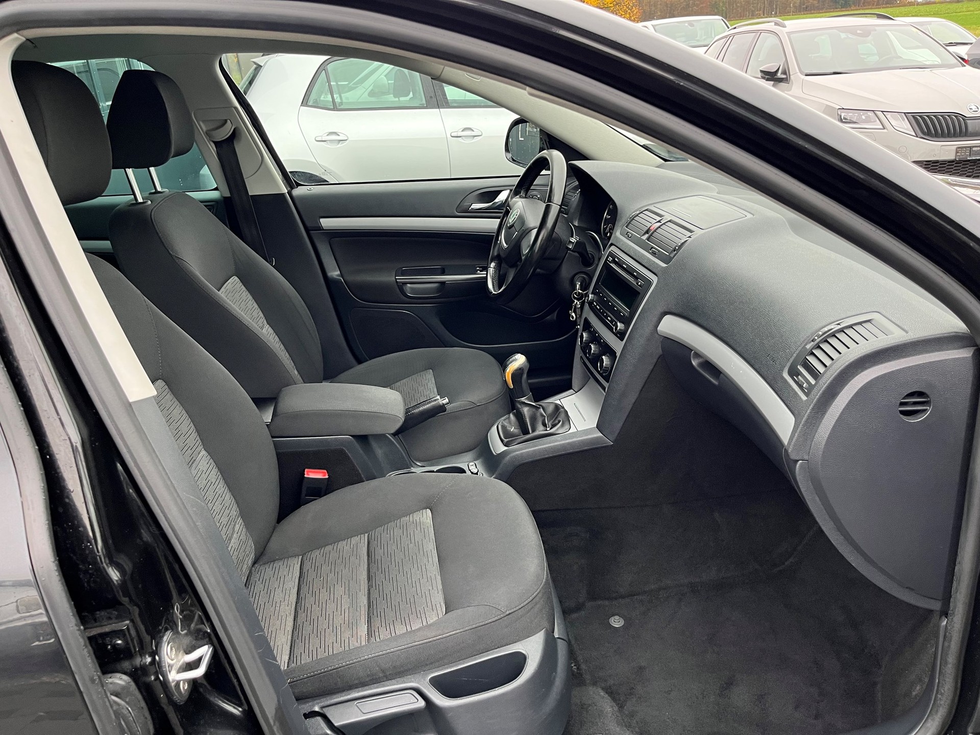 SKODA Octavia Combi 1.8 TSI Ambition 4x4-image-10