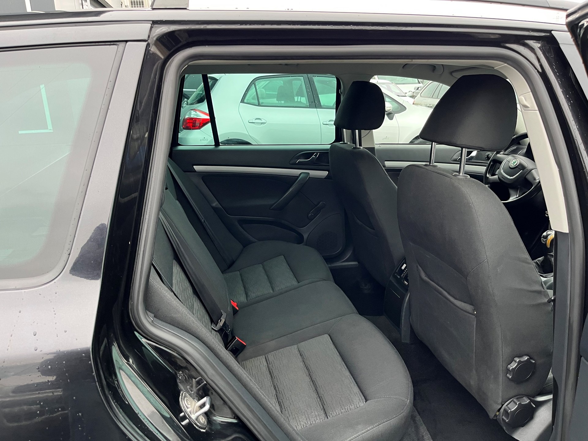 SKODA Octavia Combi 1.8 TSI Ambition 4x4-image-11