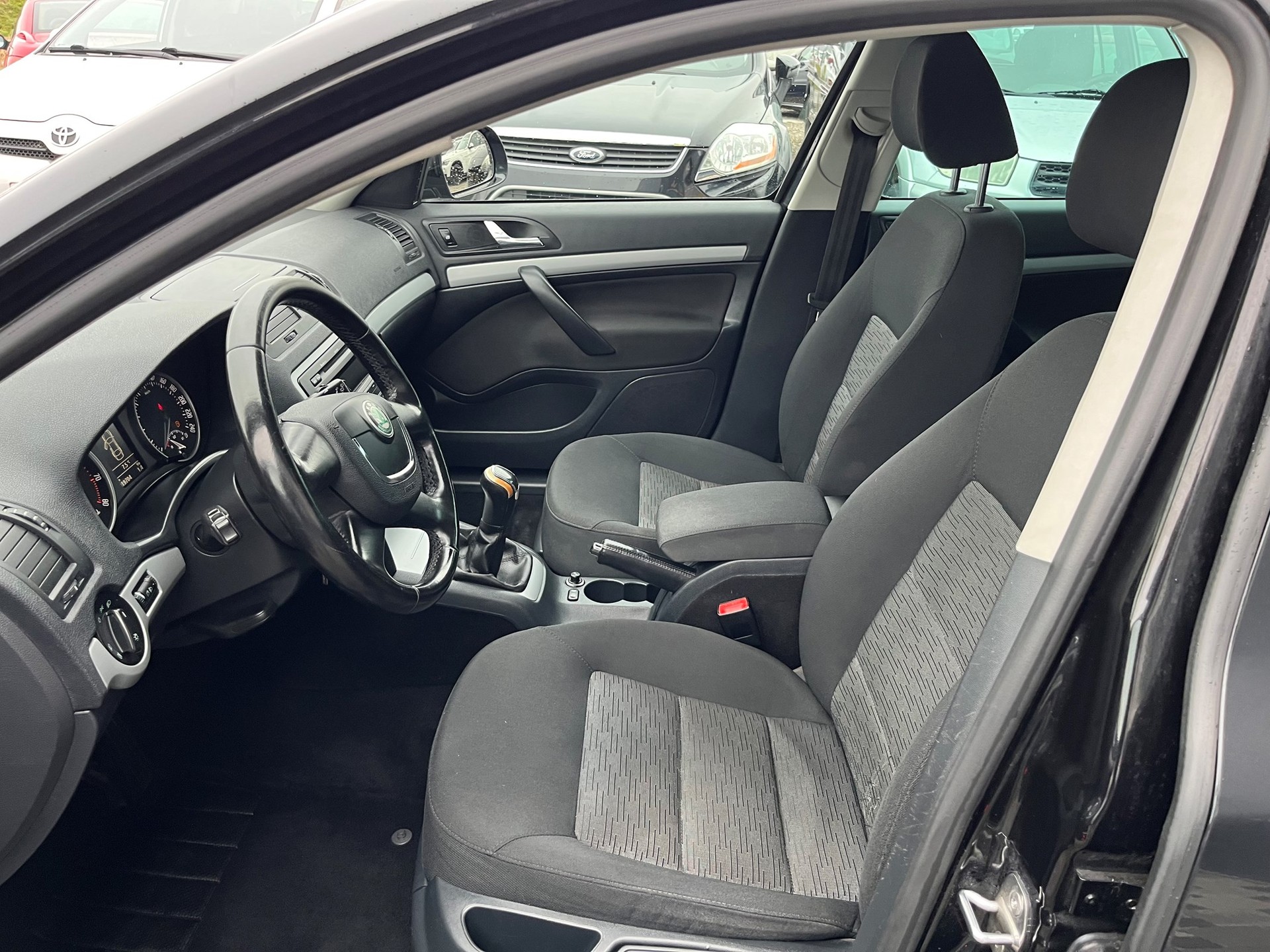 SKODA Octavia Combi 1.8 TSI Ambition 4x4-image-13