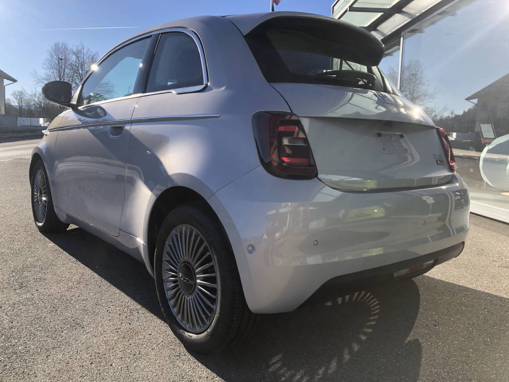 FIAT 500 BEV Swiss Edition MY24-showroom-element-3