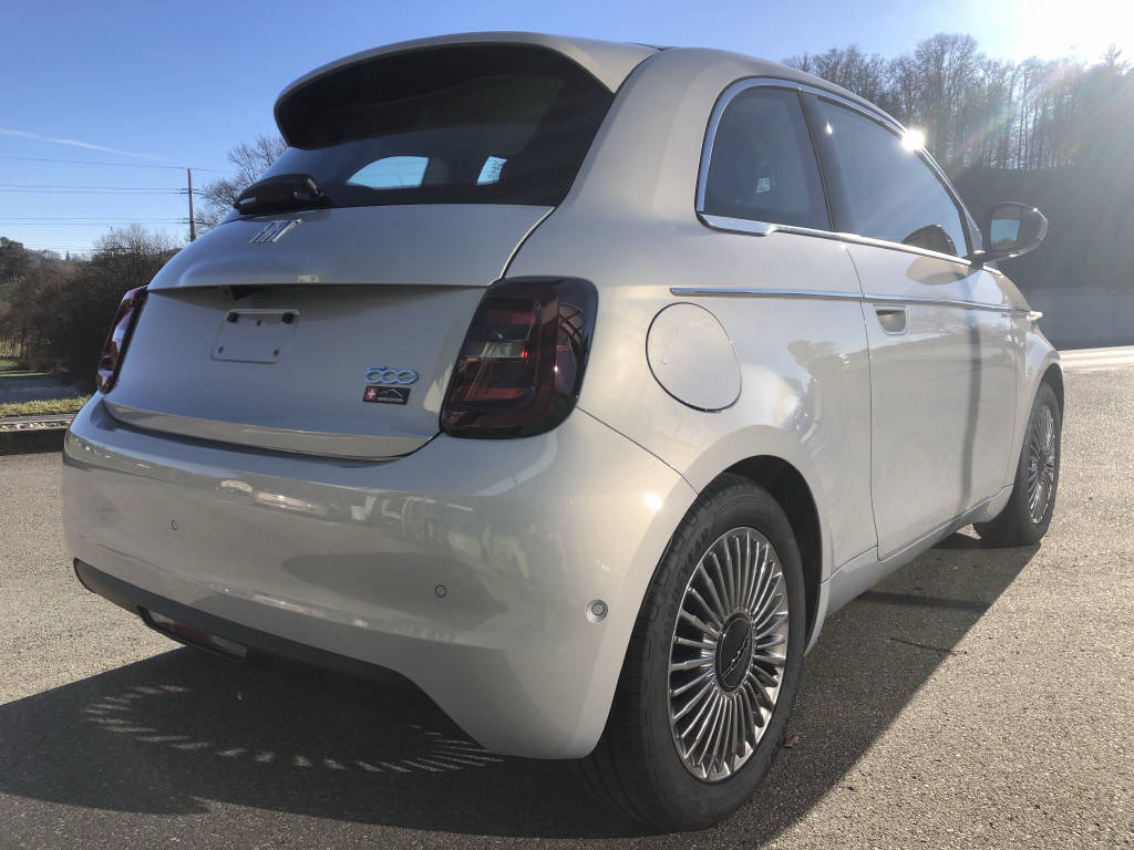 FIAT 500 BEV Swiss Edition MY24-showroom-element-2