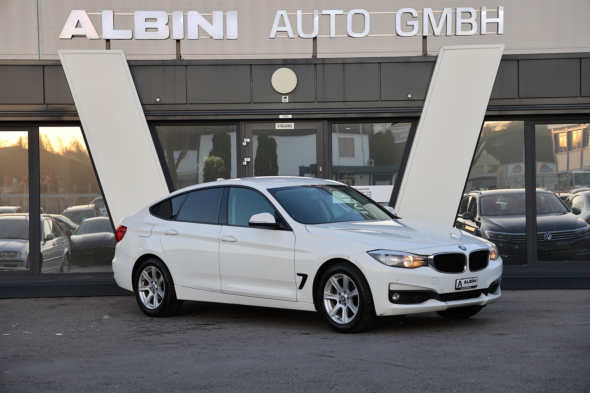 BMW 320d GT-showroom-element-1