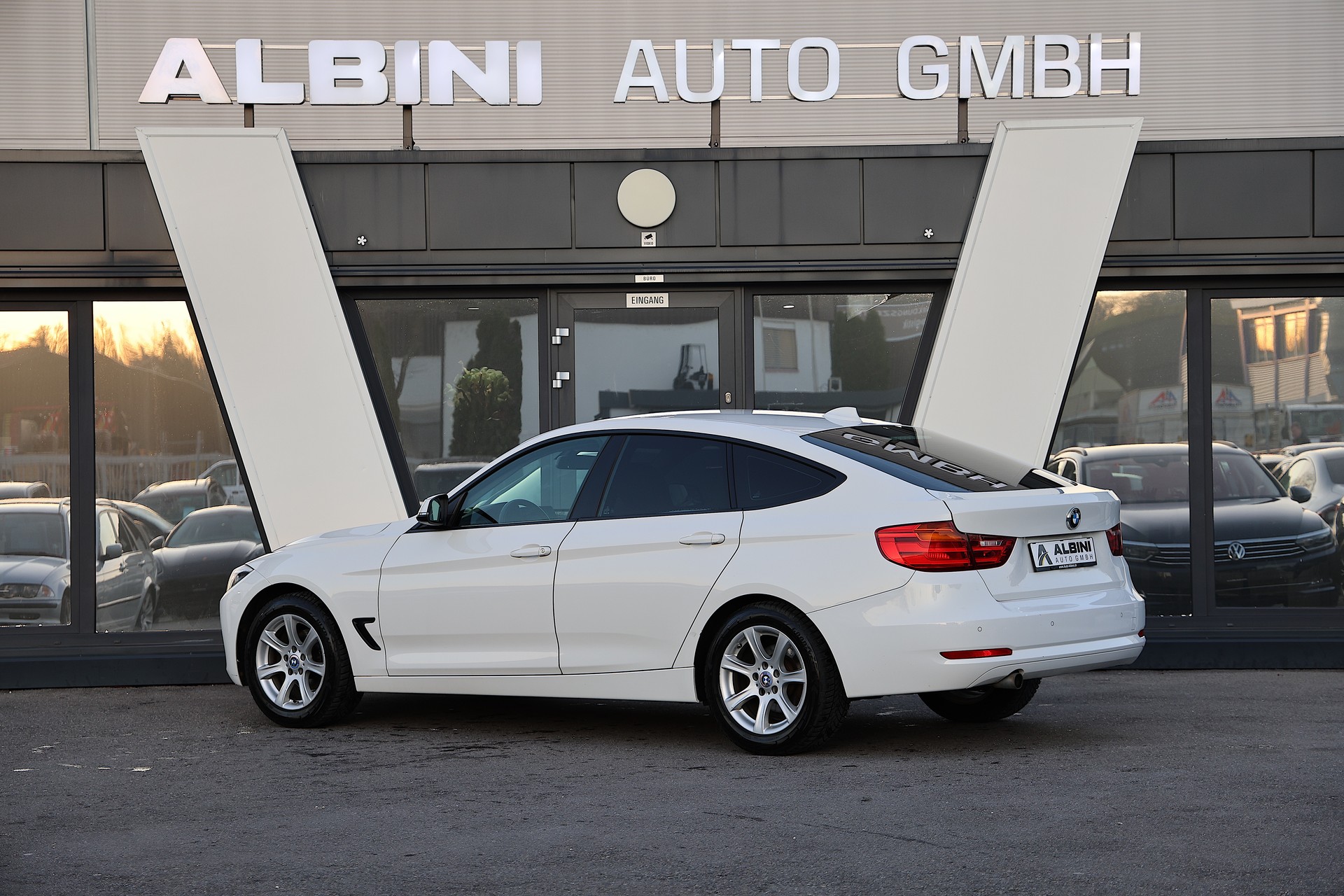 BMW 320d GT-showroom-element-3