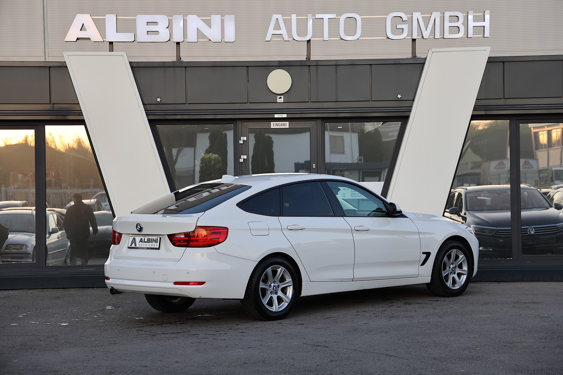 BMW 320d GT-showroom-element-2