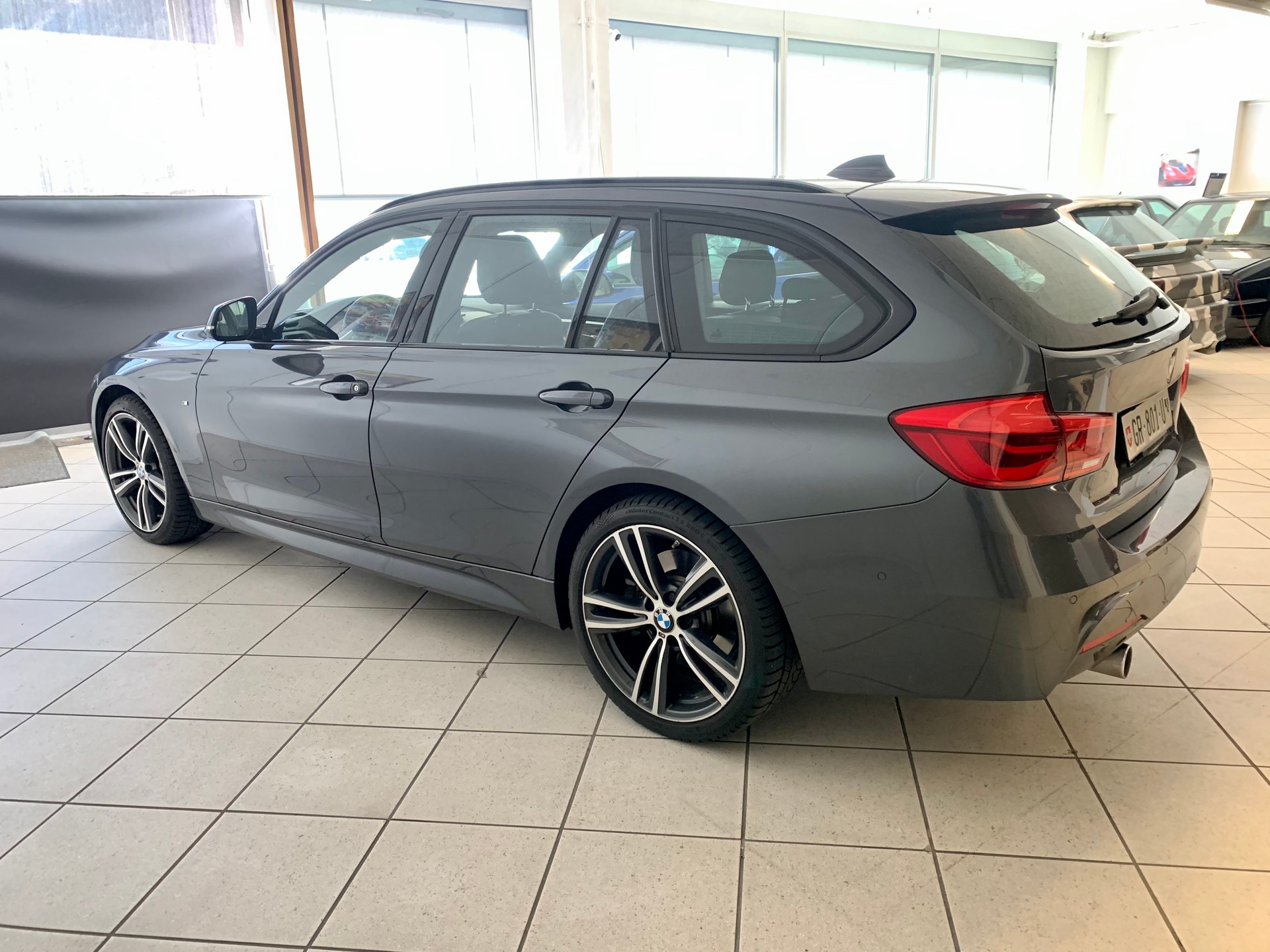 BMW 340i xDrive Touring M-Sport Steptronic-image-4