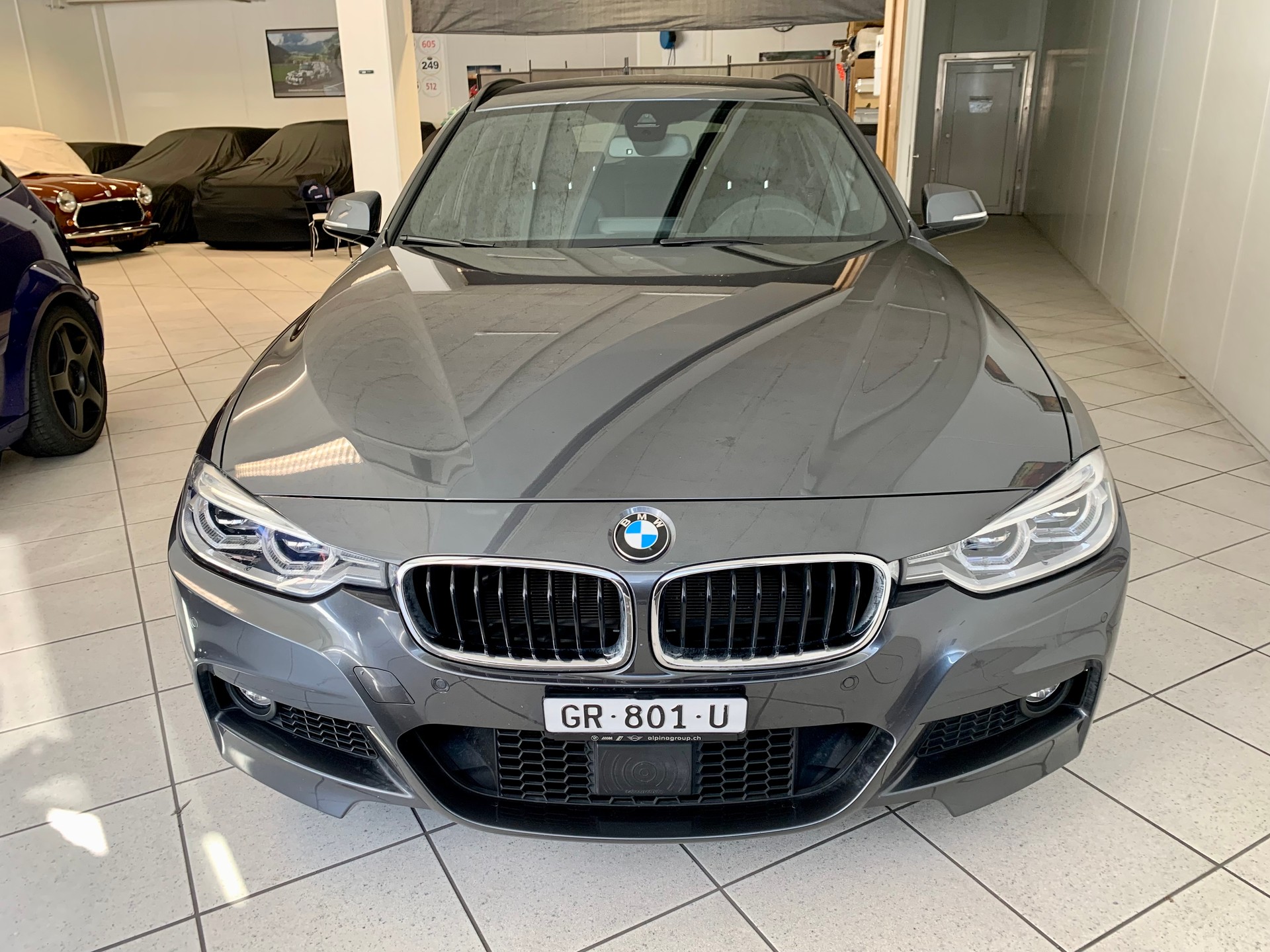 BMW 340i xDrive Touring M-Sport Steptronic-image-2