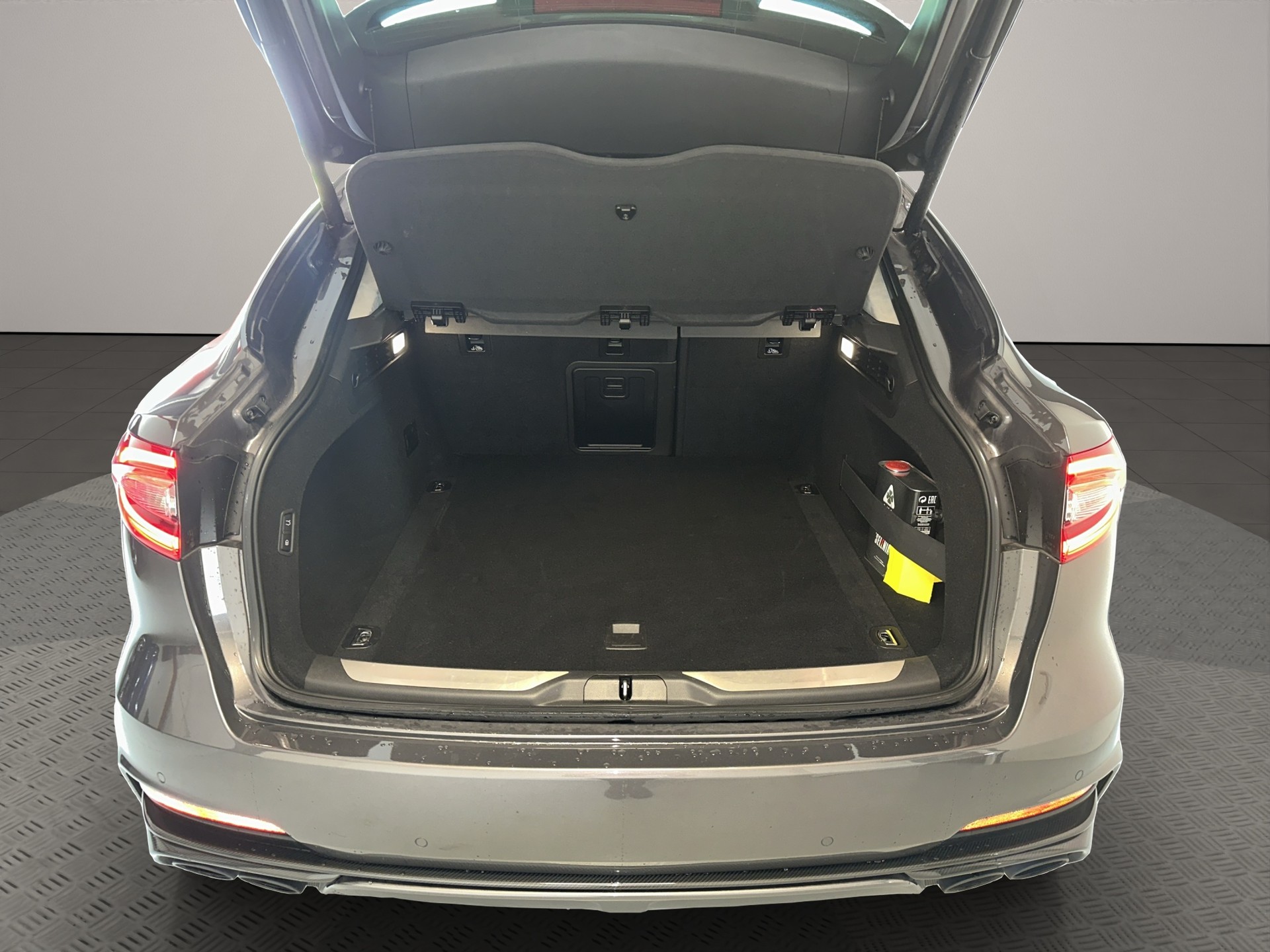 MASERATI Levante 3.8 V8 Trofeo Q4 Automatica-image-7