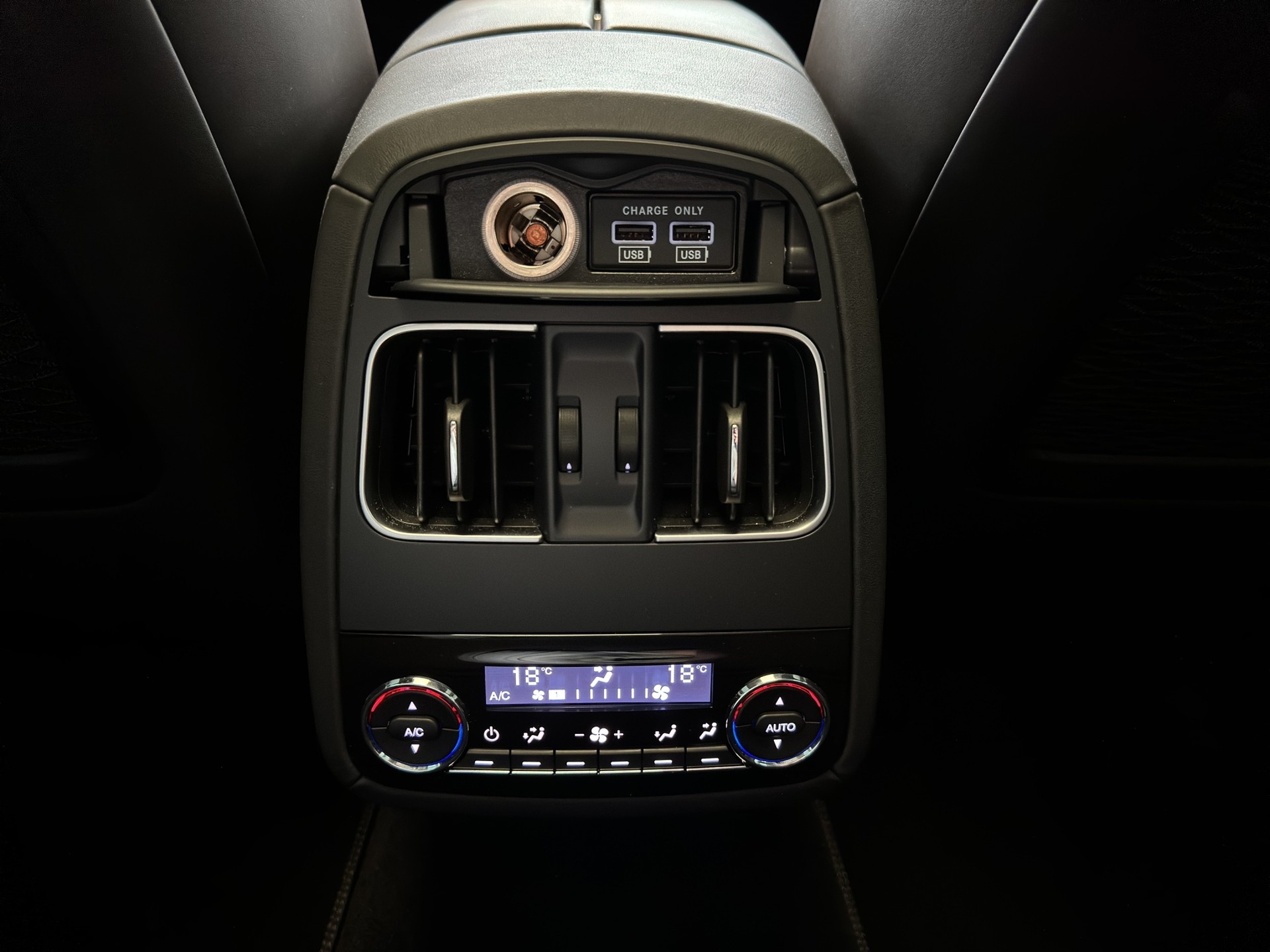 MASERATI Levante 3.8 V8 Trofeo Q4 Automatica-image-12