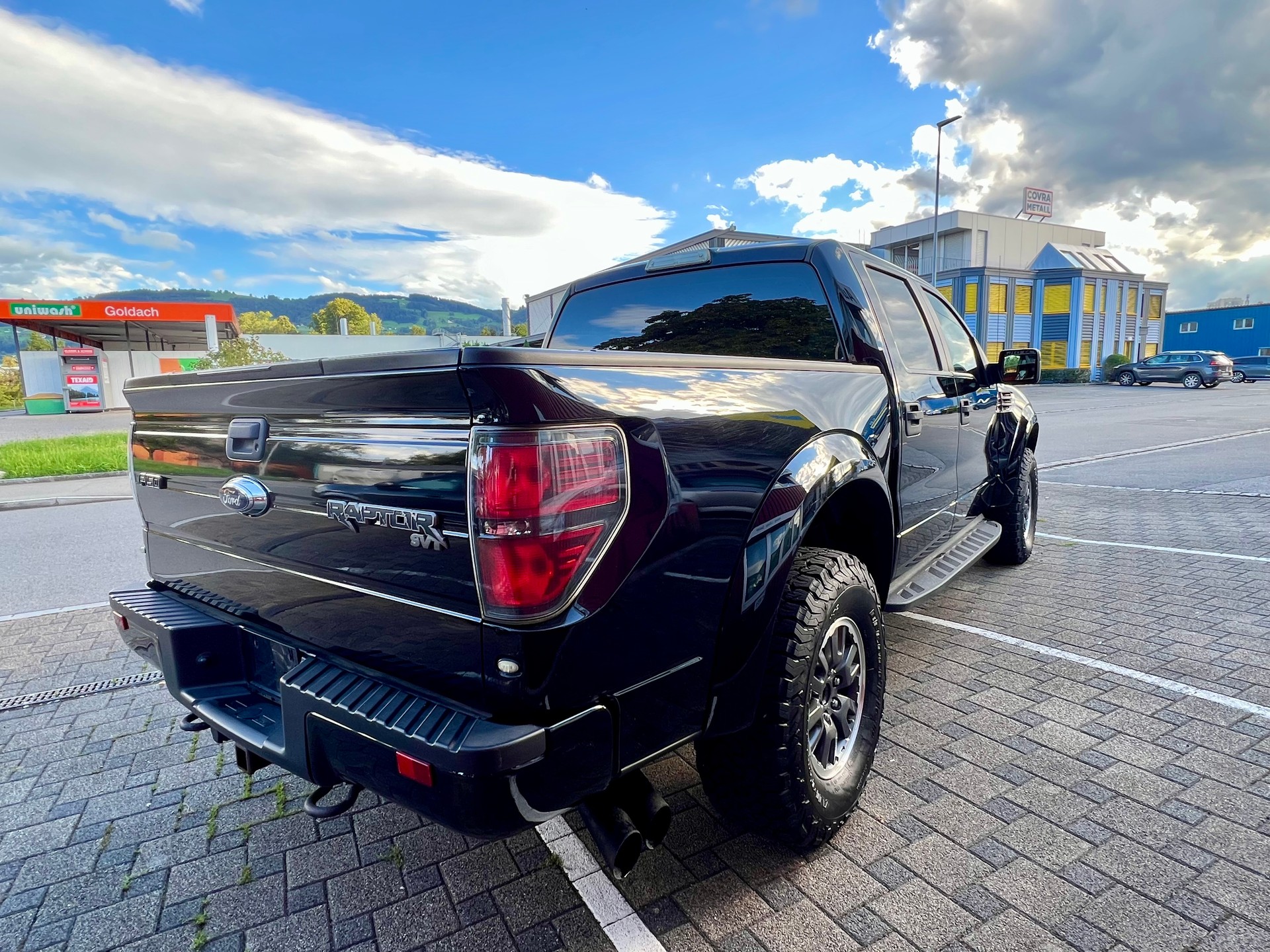 FORD F150 Raptor-showroom-element-3