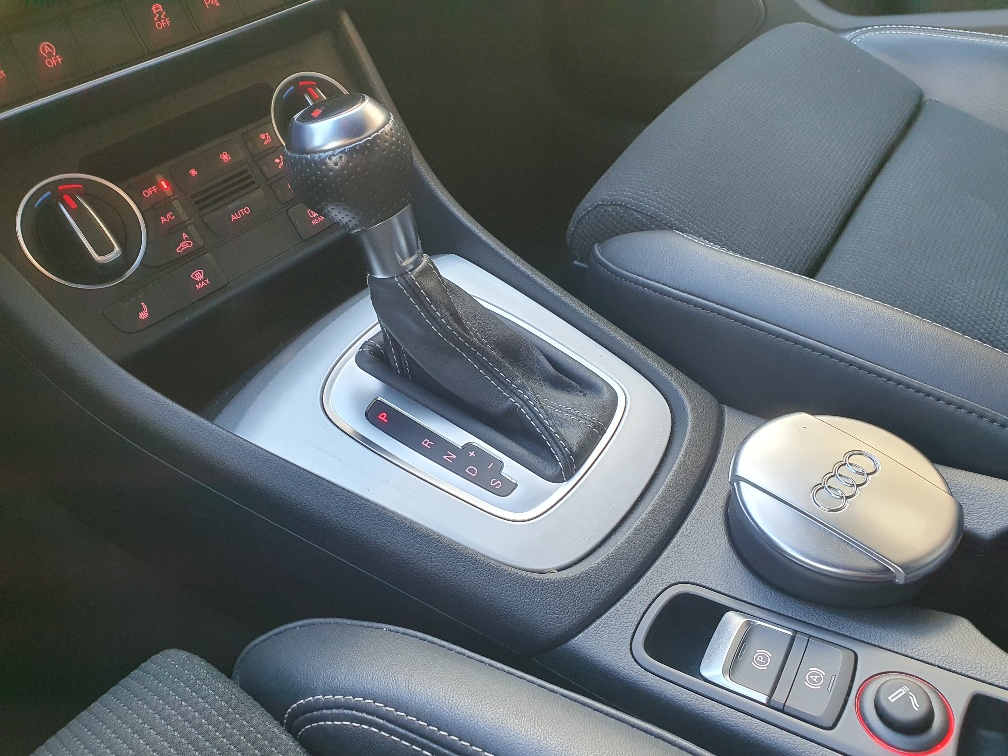 AUDI Q3 2.0 TDI Quattro S-Tronic-image-7