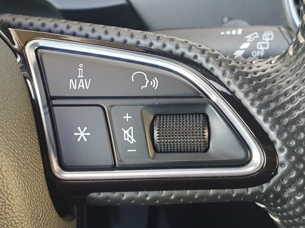 AUDI Q3 2.0 TDI Quattro S-Tronic-image-12