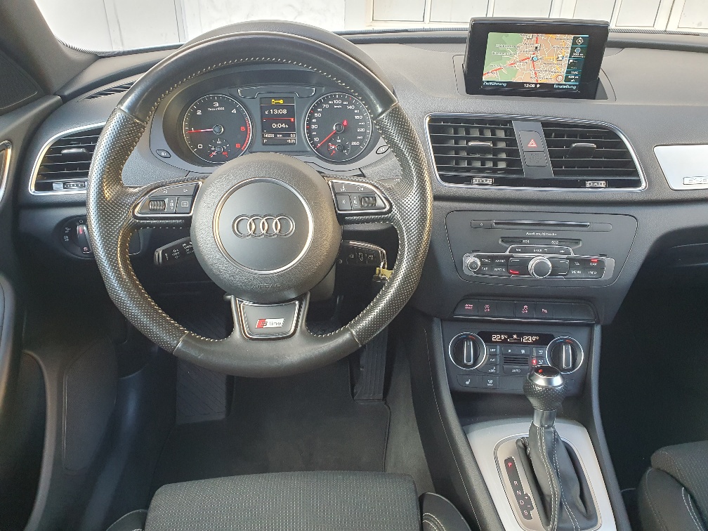 AUDI Q3 2.0 TDI Quattro S-Tronic-image-4