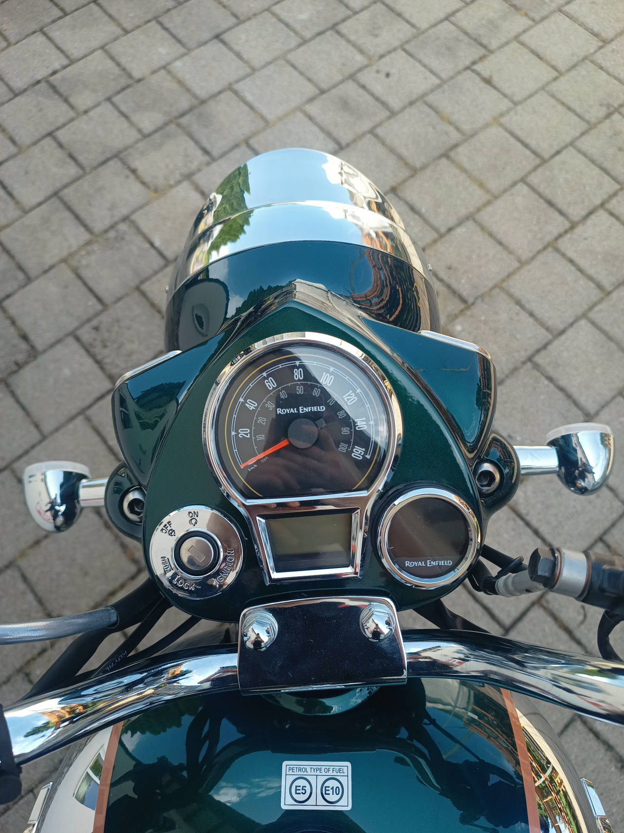 ROYAL ENFIELD Classic 350 Dark-image-5