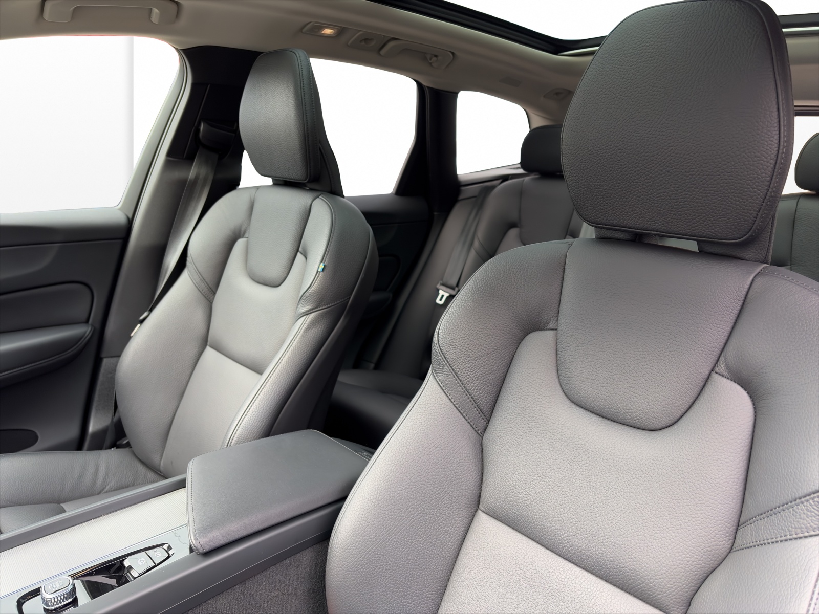 VOLVO XC60 2.0 T8 TE Ultimate Dark eAWD-image-14