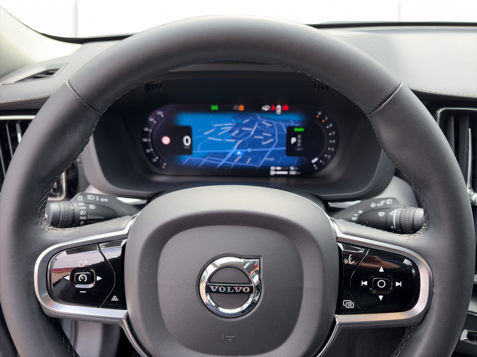 VOLVO XC60 2.0 T8 TE Ultimate Dark eAWD-image-10