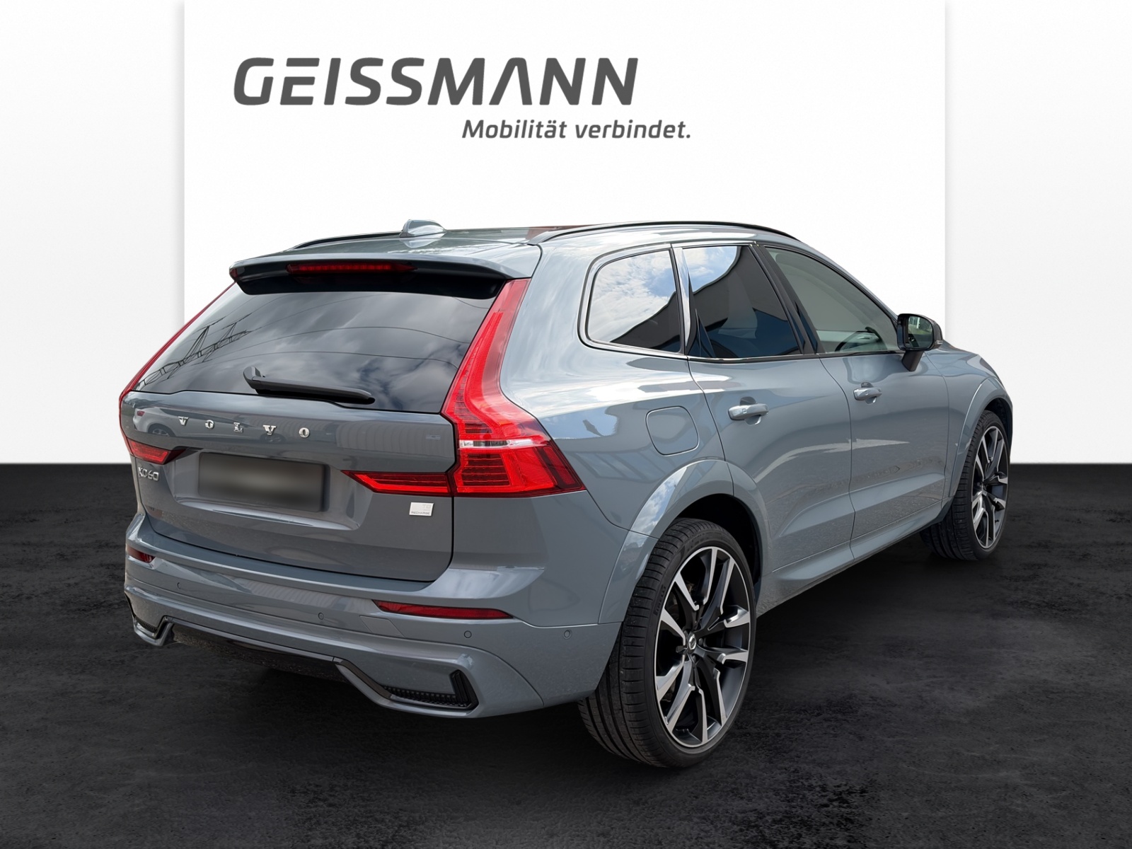 VOLVO XC60 2.0 T8 TE Ultimate Dark eAWD-showroom-element-3