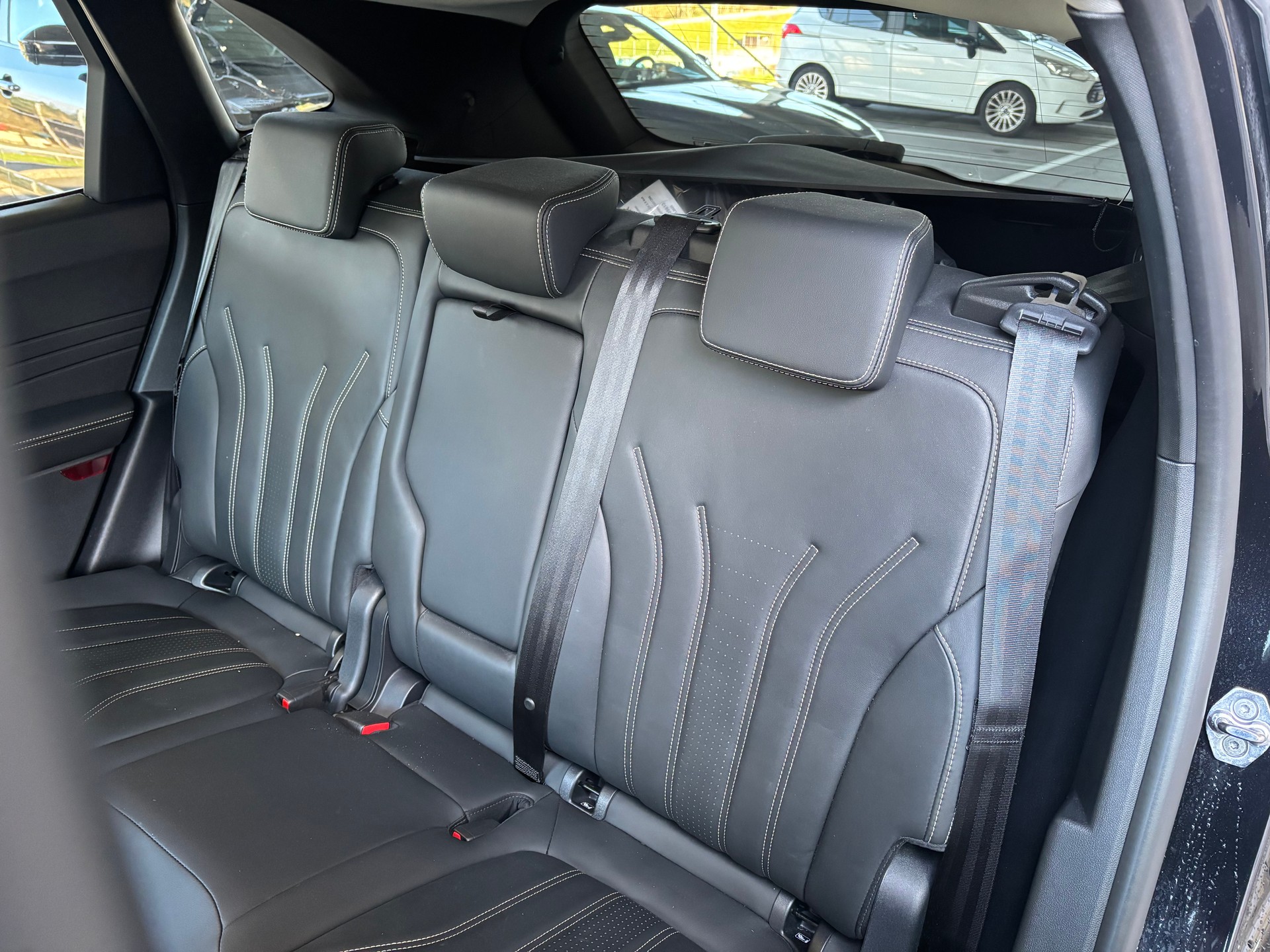 FORD Kuga 2.5 FHEV Vignale 4WD mit AHK-image-8