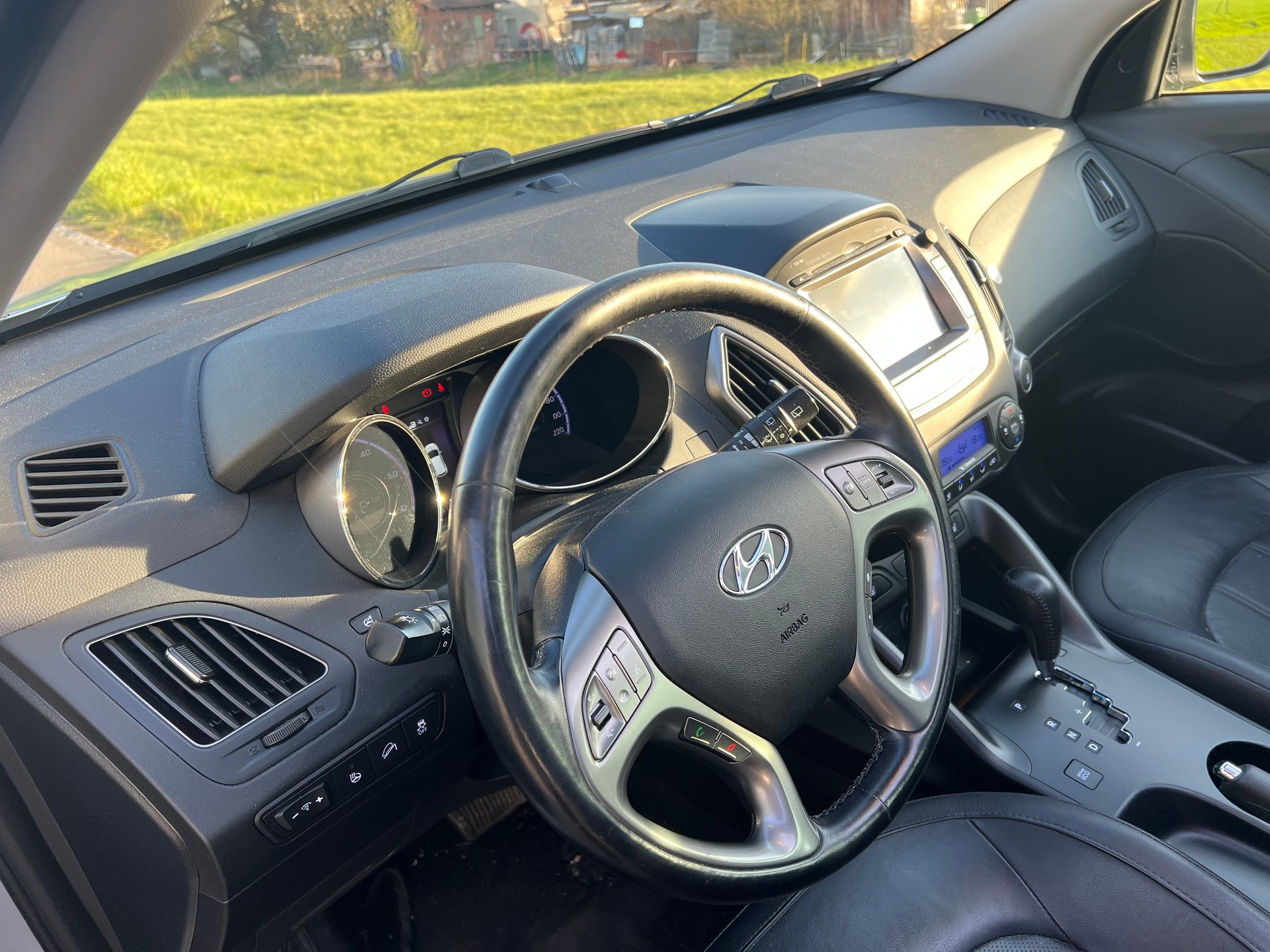 HYUNDAI iX 35 2.0 CRDi GO! Plus 4WD Automatic-image-15