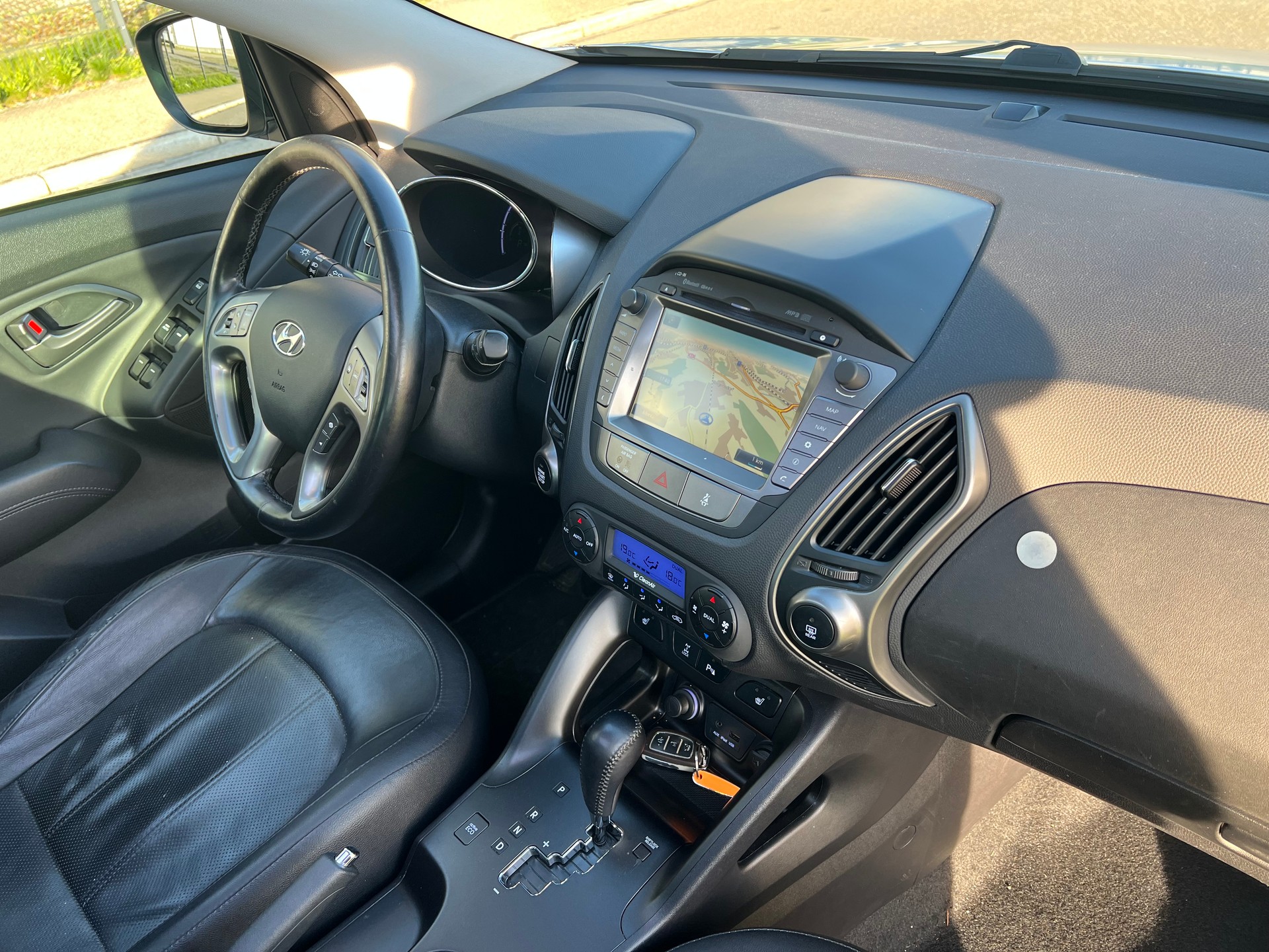 HYUNDAI iX 35 2.0 CRDi GO! Plus 4WD Automatic-image-16