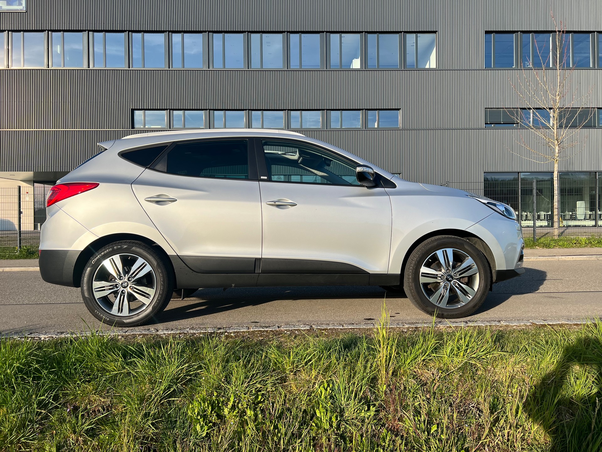 HYUNDAI iX 35 2.0 CRDi GO! Plus 4WD Automatic-image-13