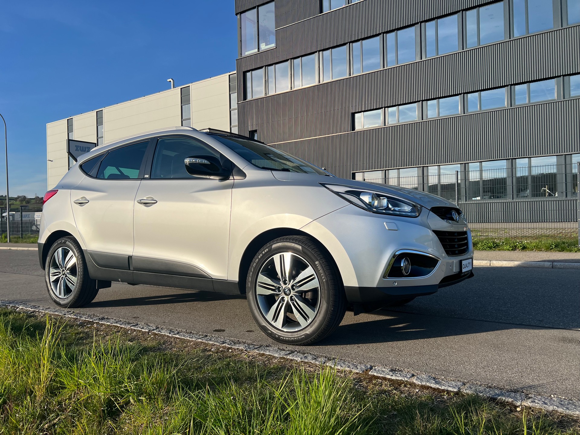 HYUNDAI iX 35 2.0 CRDi GO! Plus 4WD Automatic-image-5