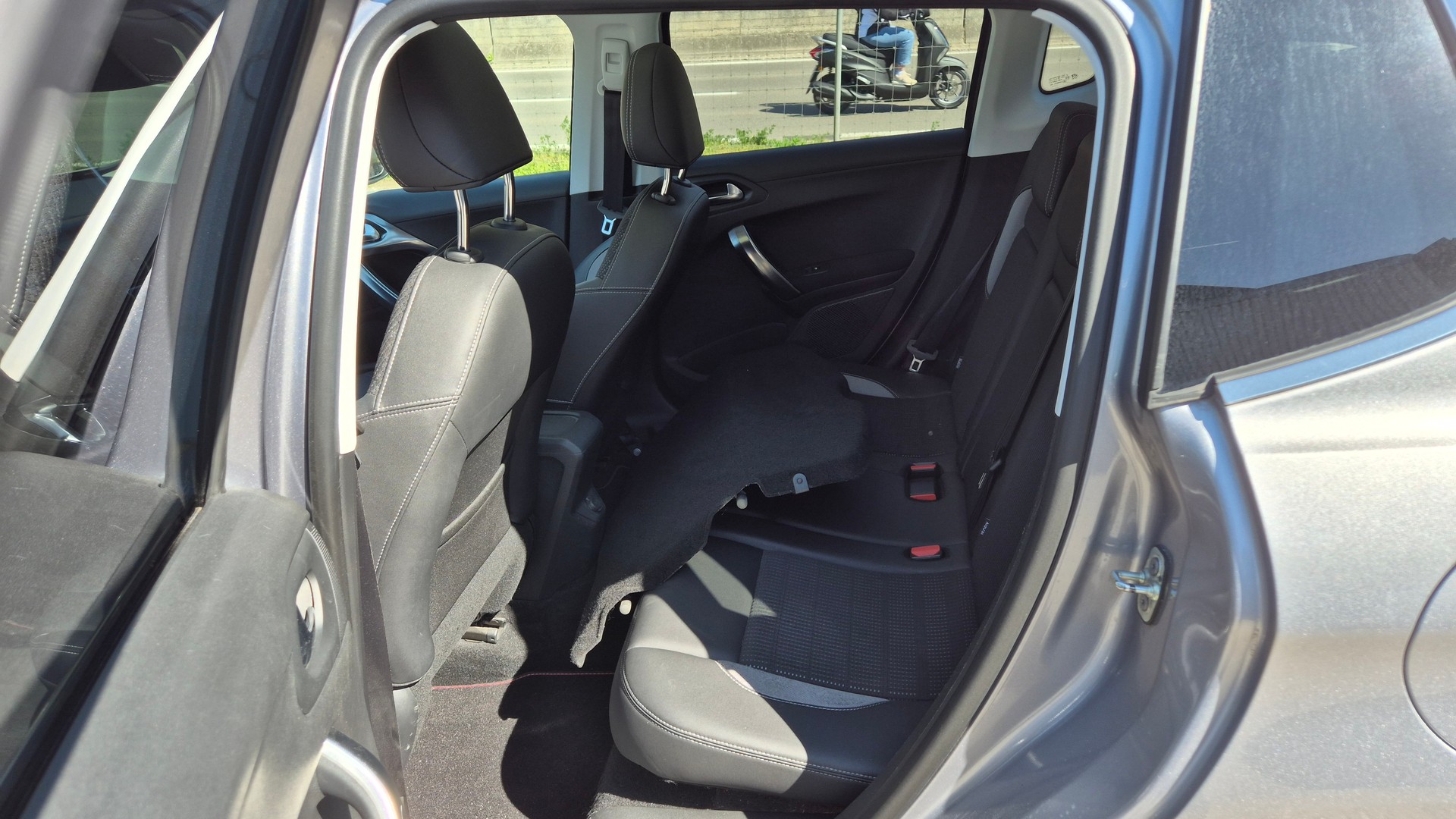 PEUGEOT 2008 1.6 VTI Active Automatic-image-8