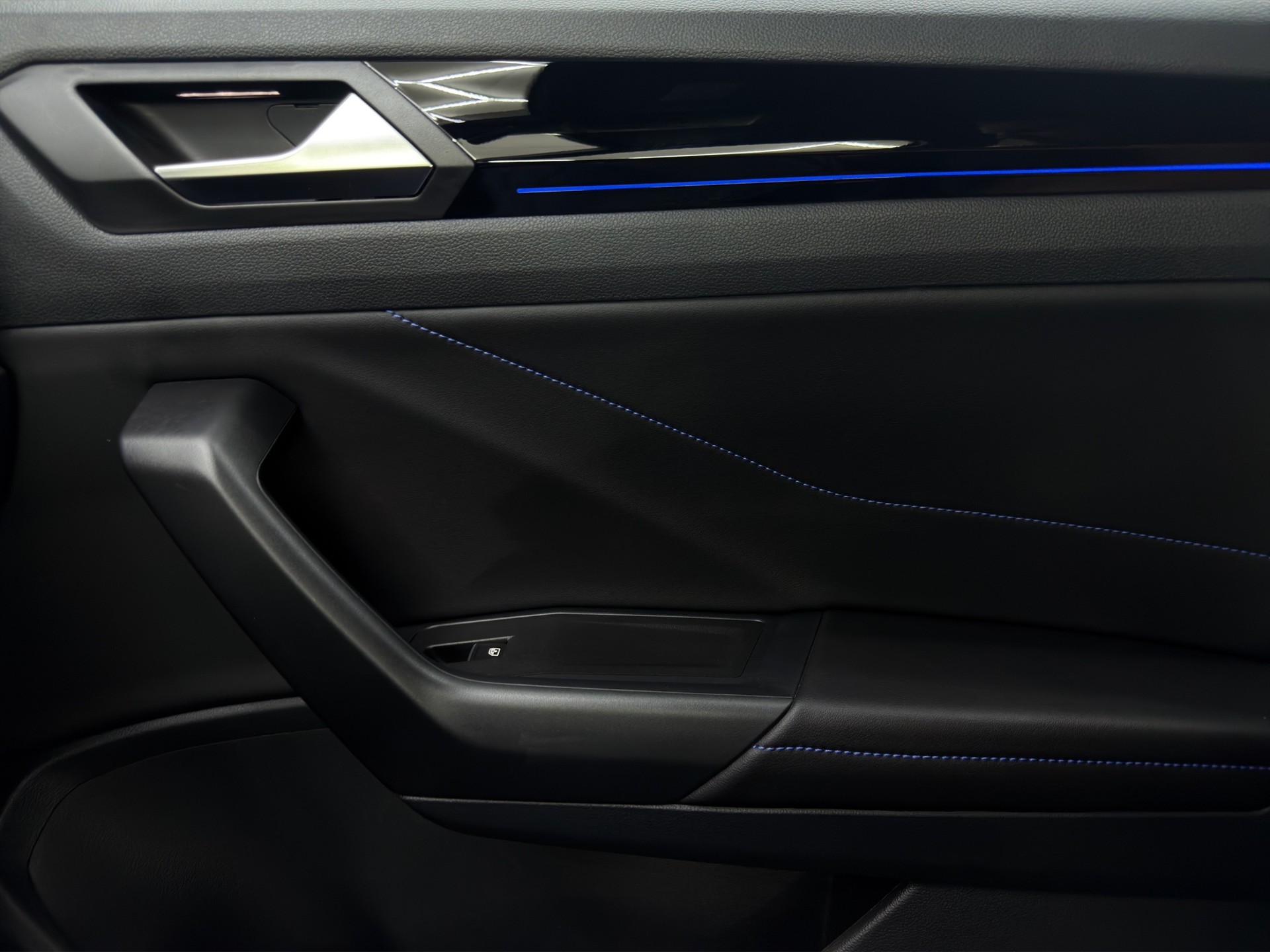 VW T-Roc 2.0 TSI R Akrapovič DSG 4Motion-image-31