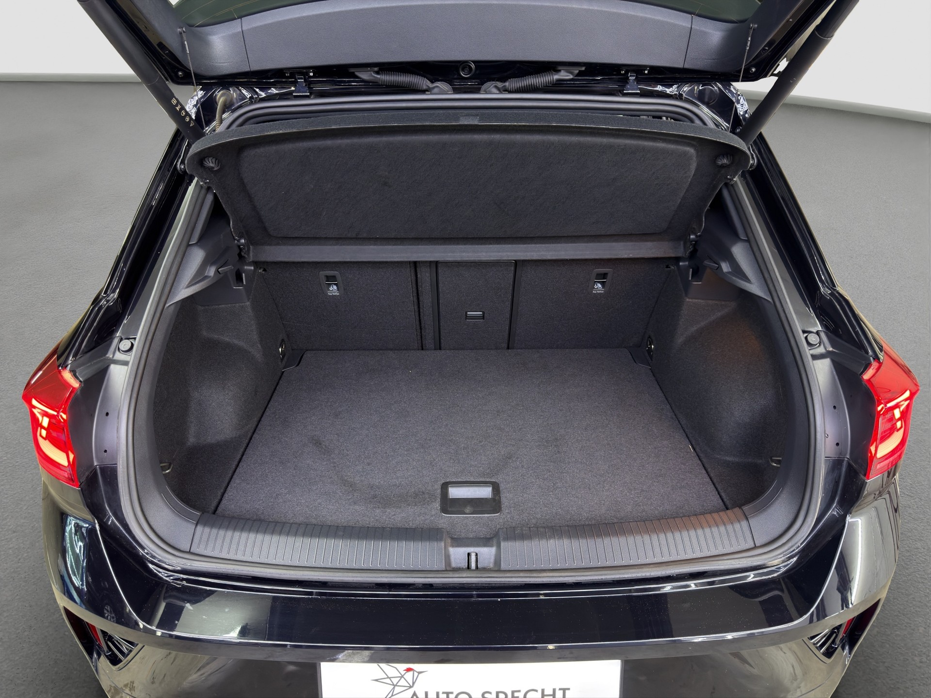 VW T-Roc 2.0 TSI R Akrapovič DSG 4Motion-image-29