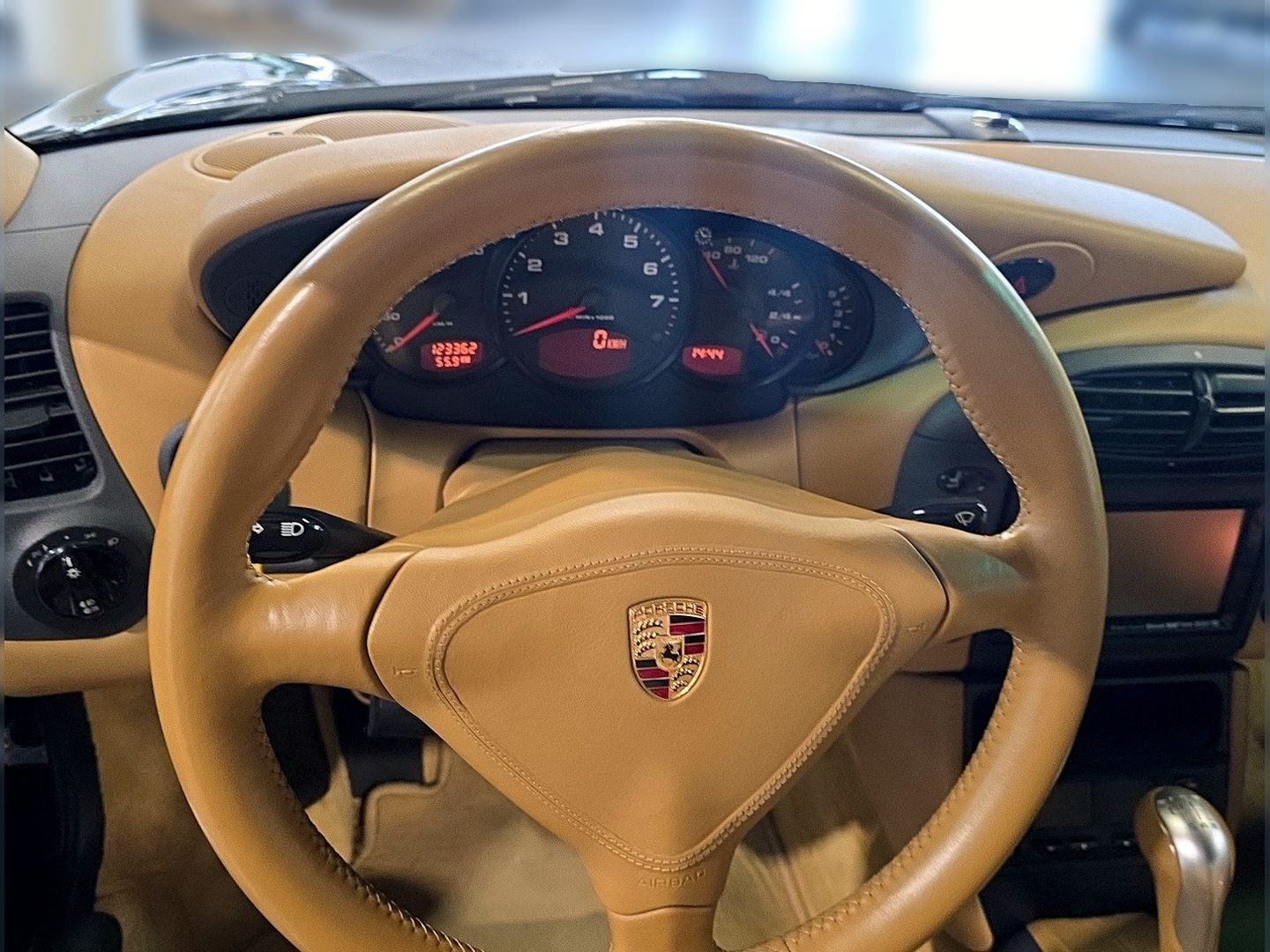 PORSCHE 911 Carrera Cabrio-image-7