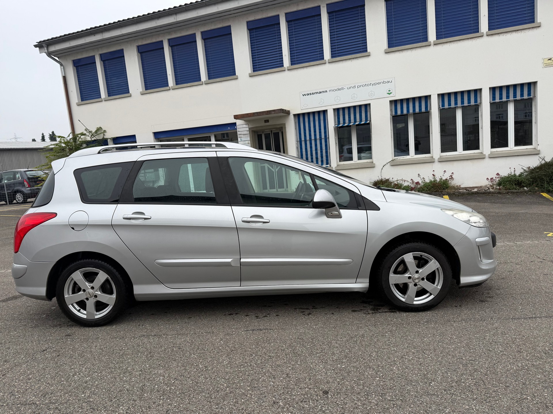 PEUGEOT 308 SW 1.6 HDI Trendy-image-4