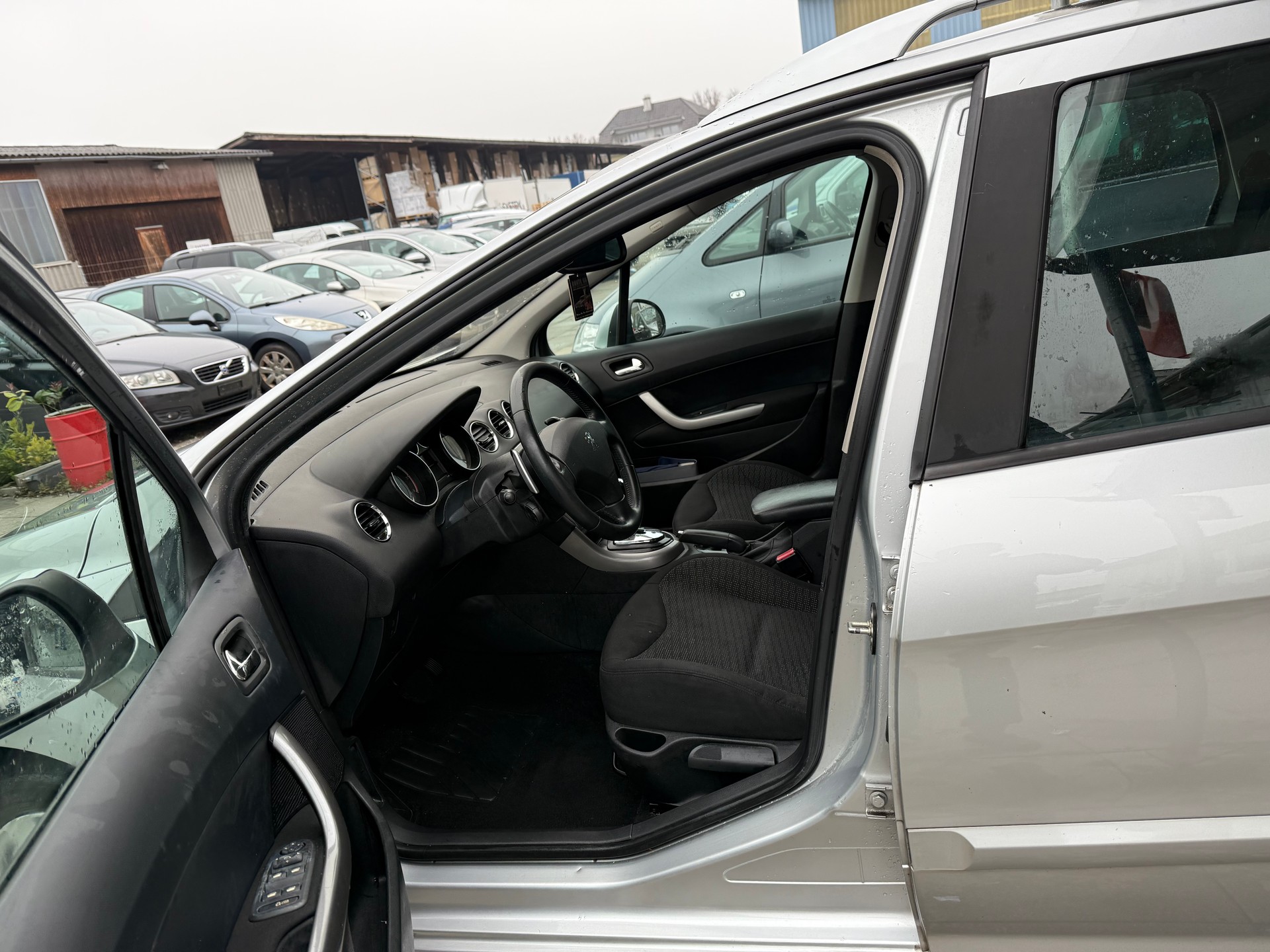 PEUGEOT 308 SW 1.6 HDI Trendy-image-8