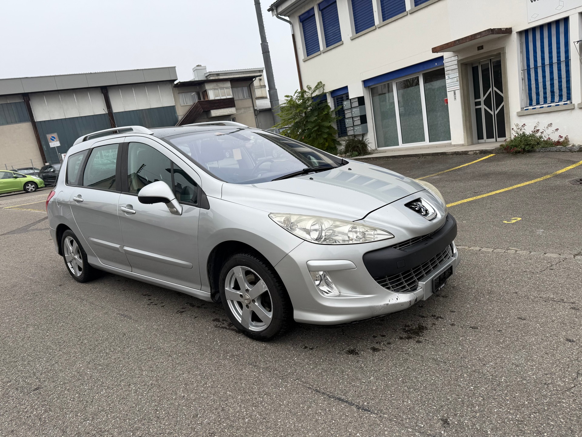 PEUGEOT 308 SW 1.6 HDI Trendy-image-3