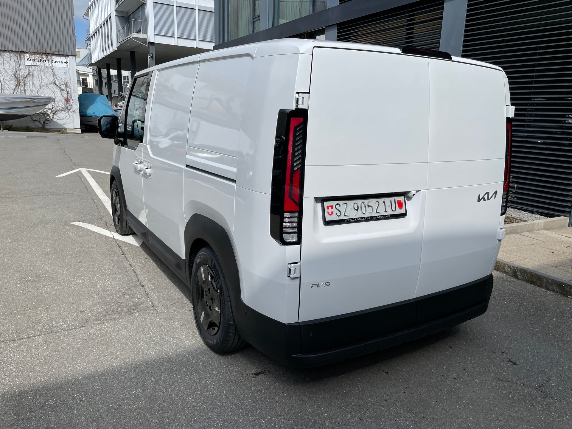 KIA PV5 Cargo 71.2 kWh Elite, 2-Schiebetüren, Wärmepumpe-image-12