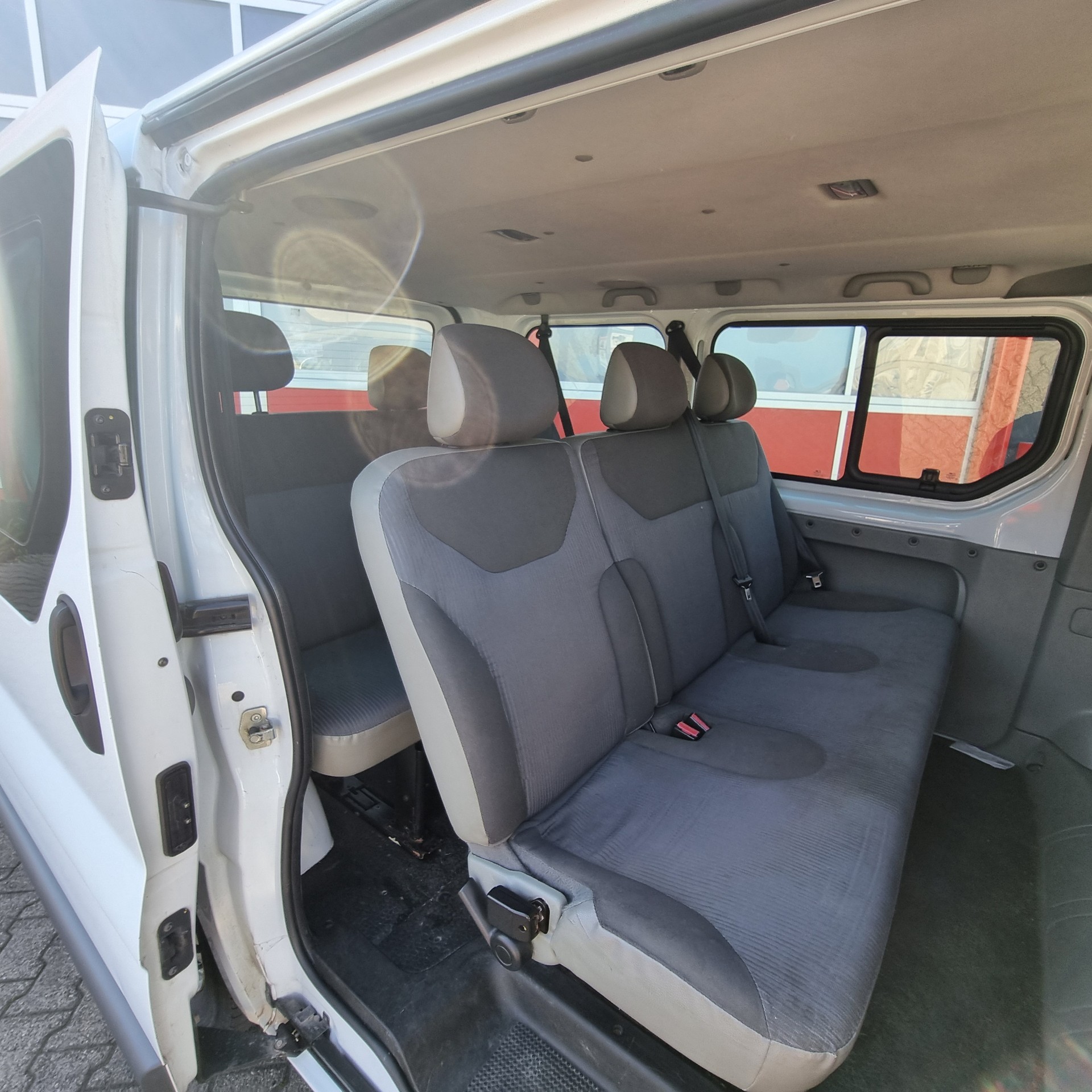 OPEL Vivaro 2.5 CDTI 2.9t L1H1-image-8
