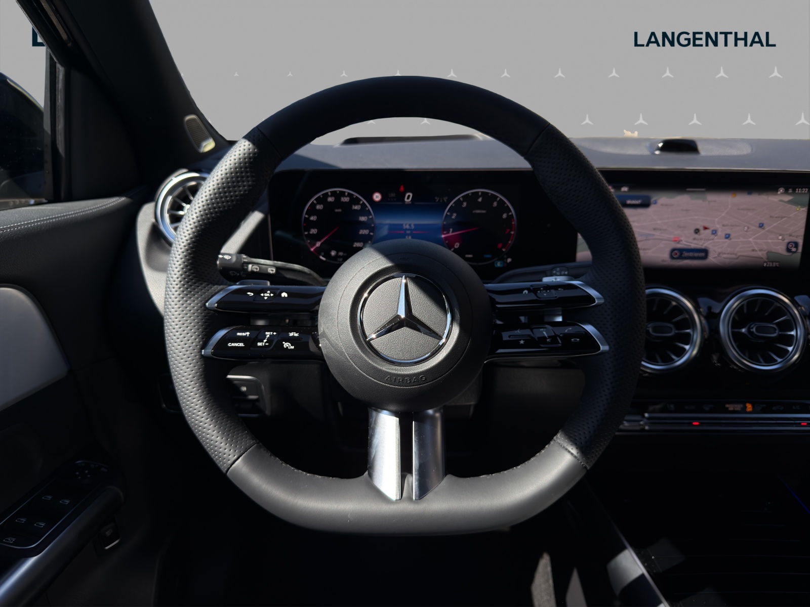 MERCEDES-BENZ GLA 200 Night Star 7G-DCT-image-9