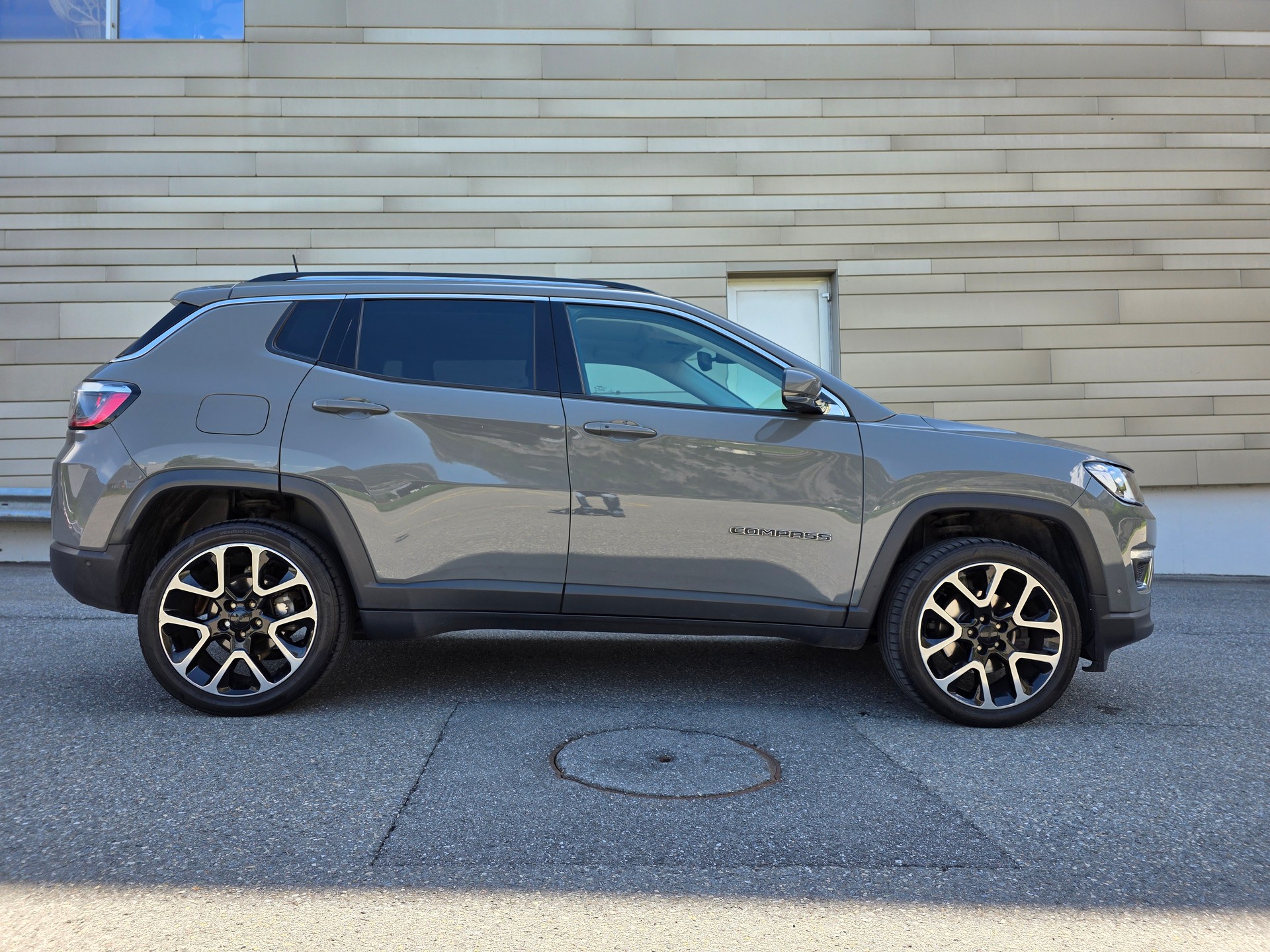 JEEP Compass 1.4 Turbo Limited AWD 9ATX-image-4