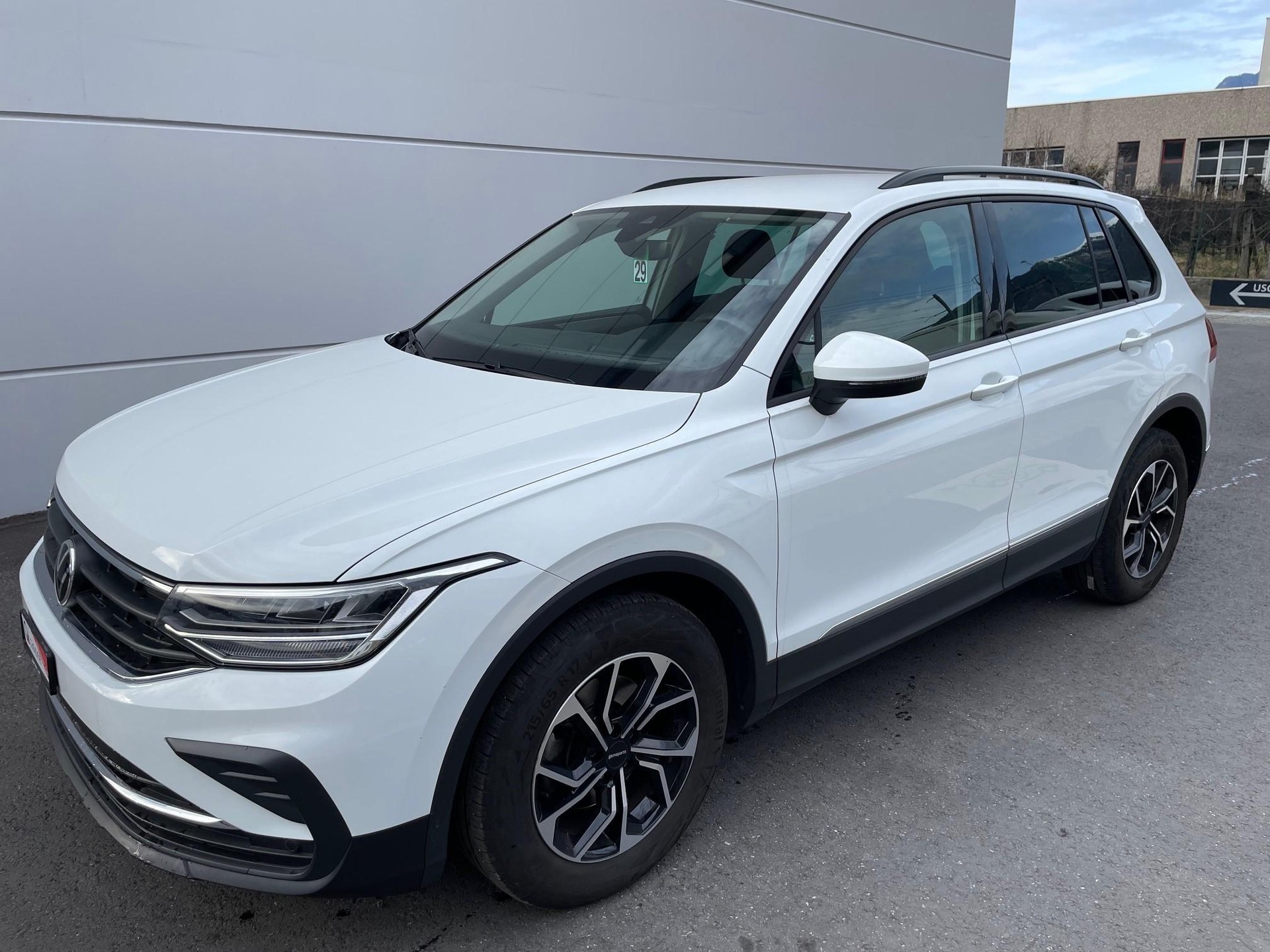 VW Tiguan 1.5 TSI Starter 2WD-image-2